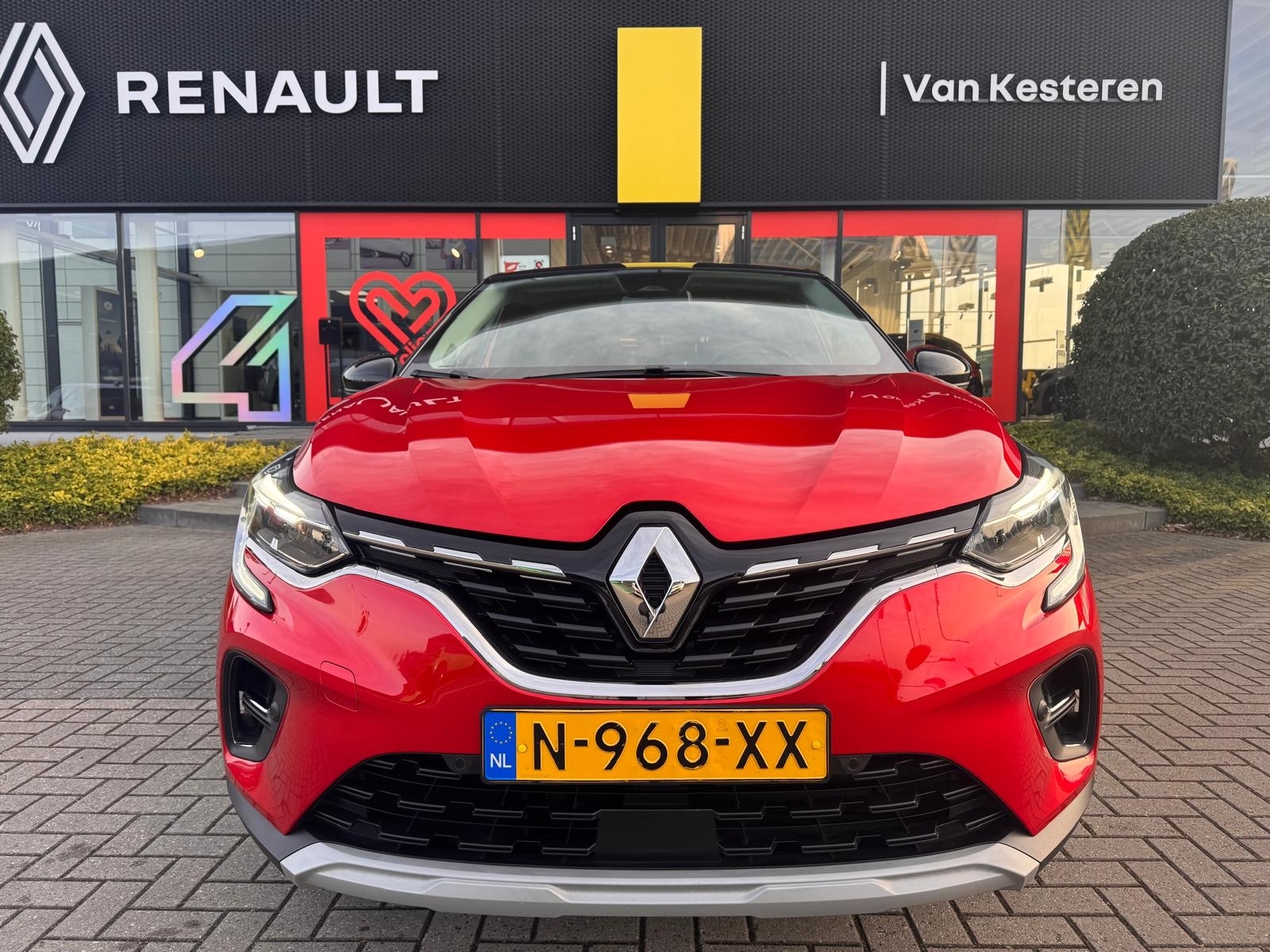 RENAULT Captur TCe 90pk Intens / Camera / 1e Eigenaar / Dealer O.H. / Navigatie 