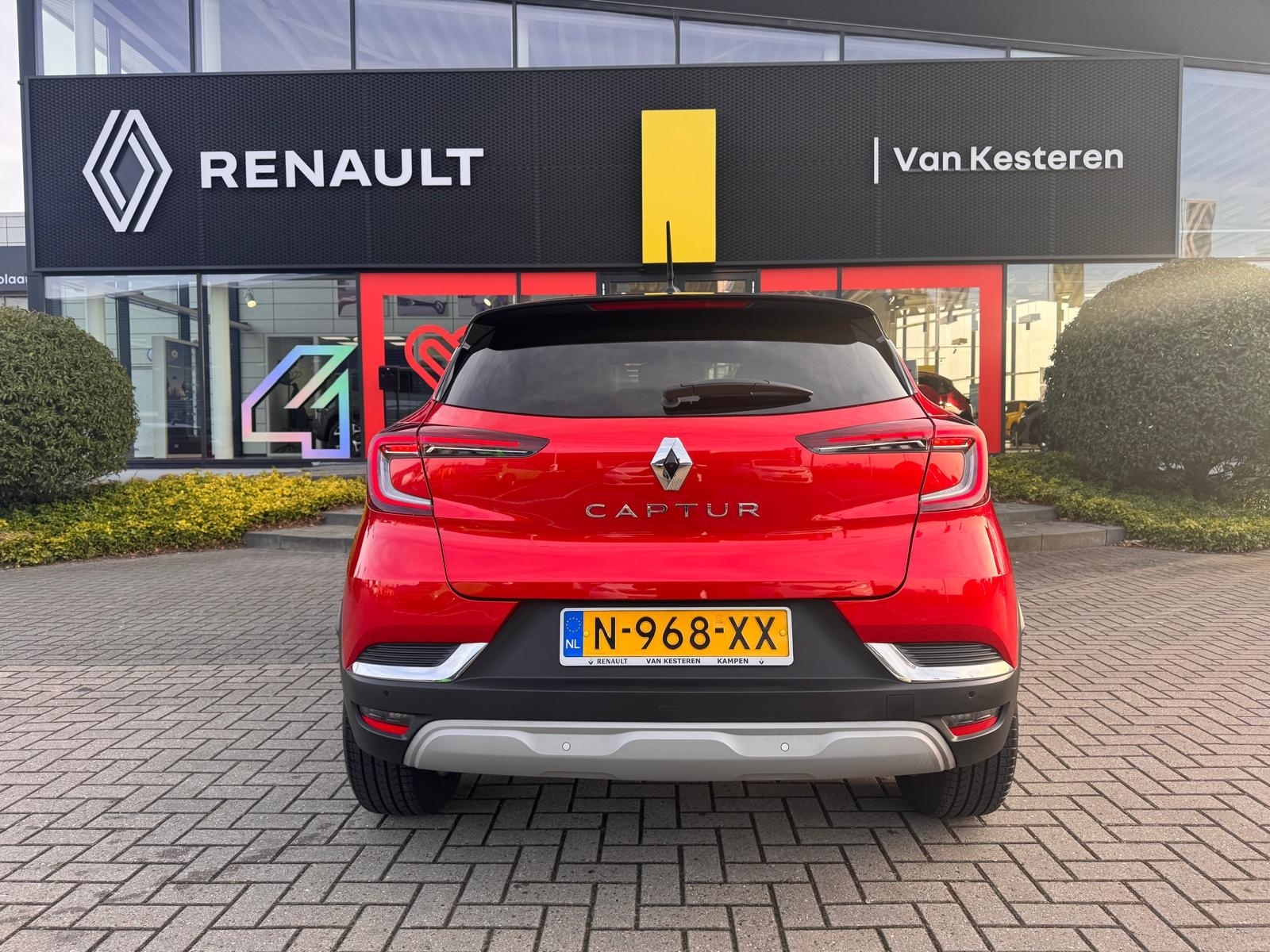 RENAULT Captur TCe 90pk Intens / Camera / 1e Eigenaar / Dealer O.H. / Navigatie 