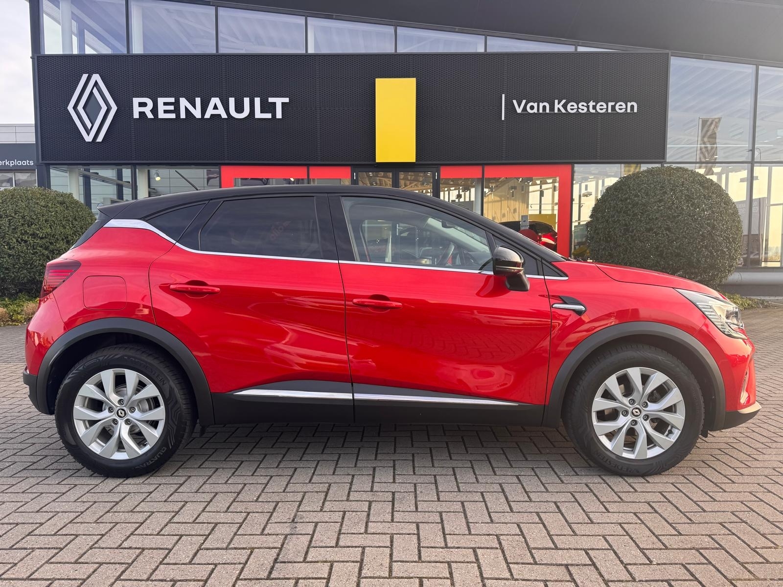 RENAULT Captur TCe 90pk Intens / Camera / 1e Eigenaar / Dealer O.H. / Navigatie 