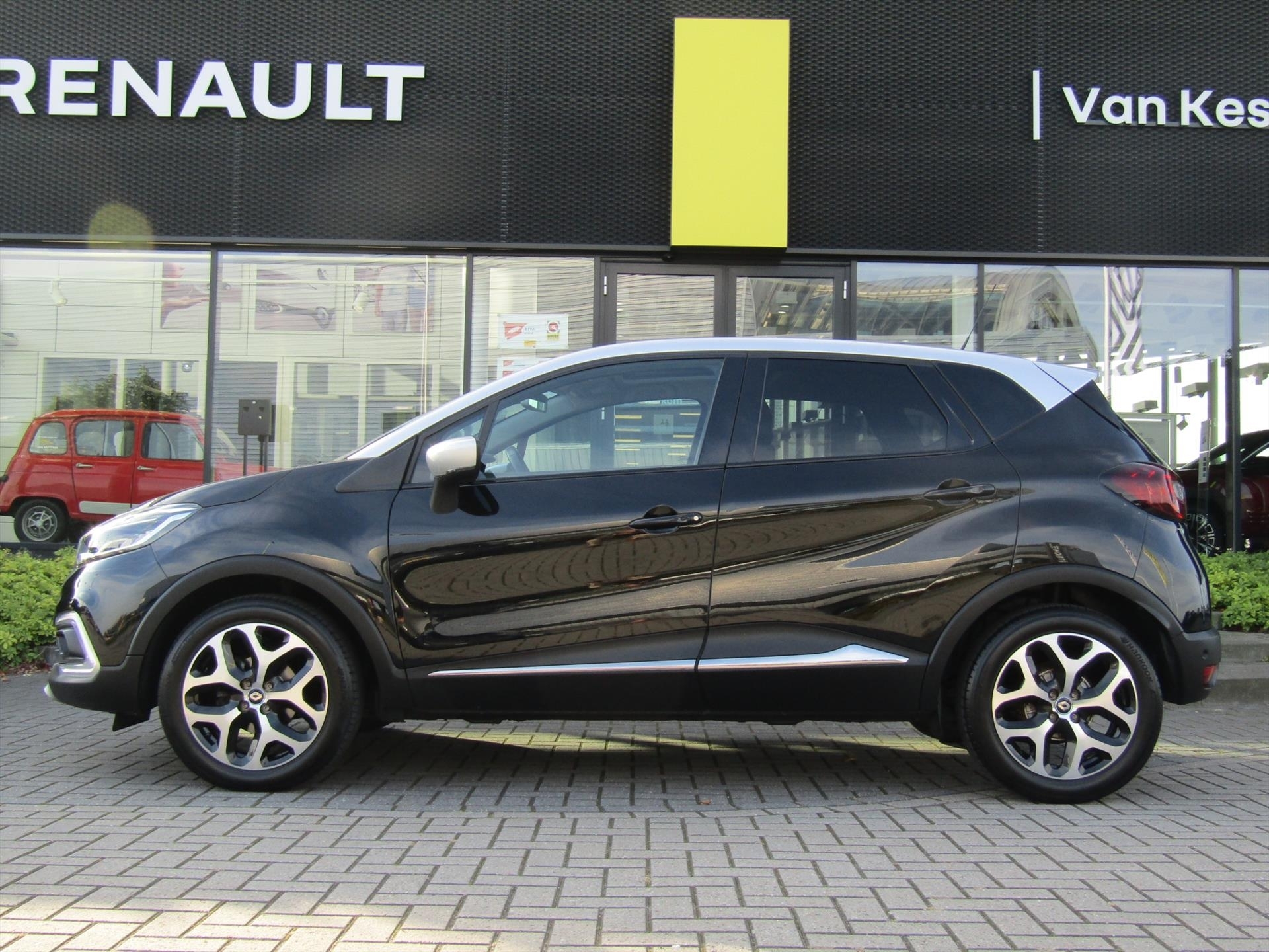 RENAULT Captur TCe 90pk Intens / Panoramadak / Navigatie / Camera / Blindspotwarning / 1e eigenaar