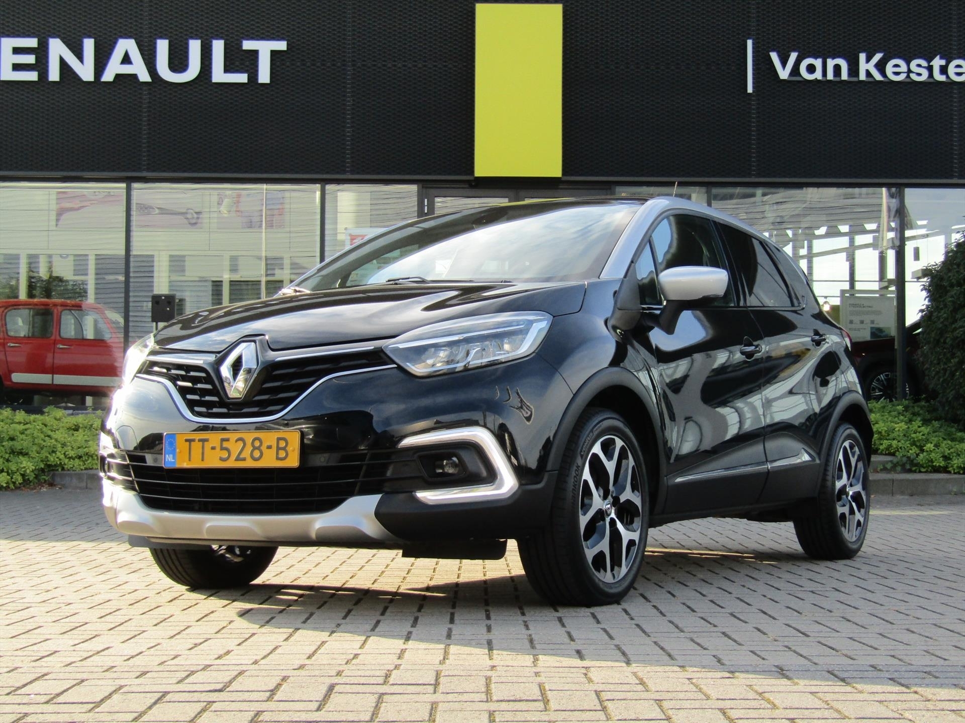 RENAULT Captur TCe 90pk Intens / Panoramadak / Navigatie / Camera / Blindspotwarning / 1e eigenaar