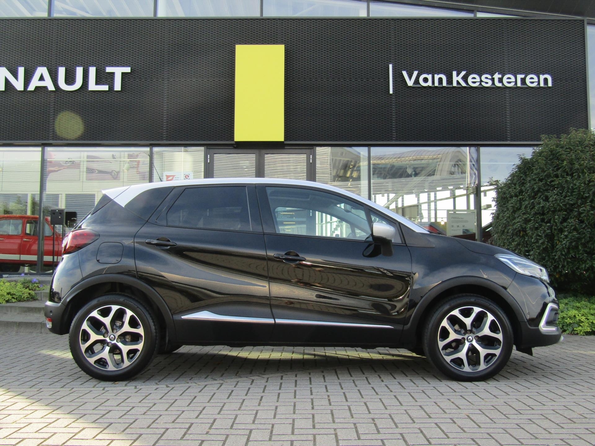 RENAULT Captur TCe 90pk Intens / Panoramadak / Navigatie / Camera / Blindspotwarning / 1e eigenaar