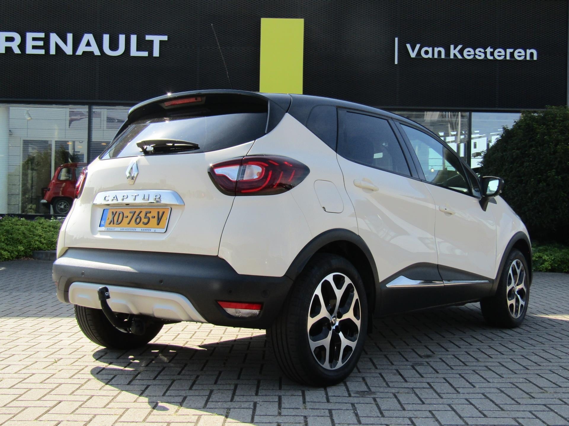 Renault Captur TCe 90pk Intens / Trekhaak / Navigatie / Camera / Blindspot / Compleet dealer O.H.
