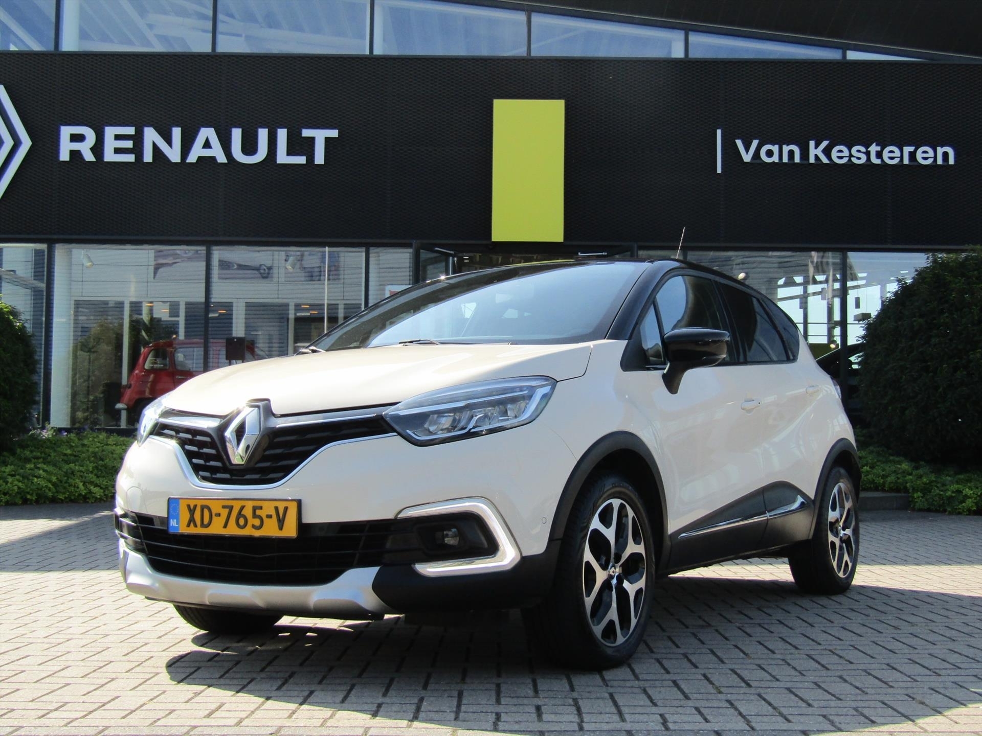Renault Captur TCe 90pk Intens / Trekhaak / Navigatie / Camera / Blindspot / Compleet dealer O.H.