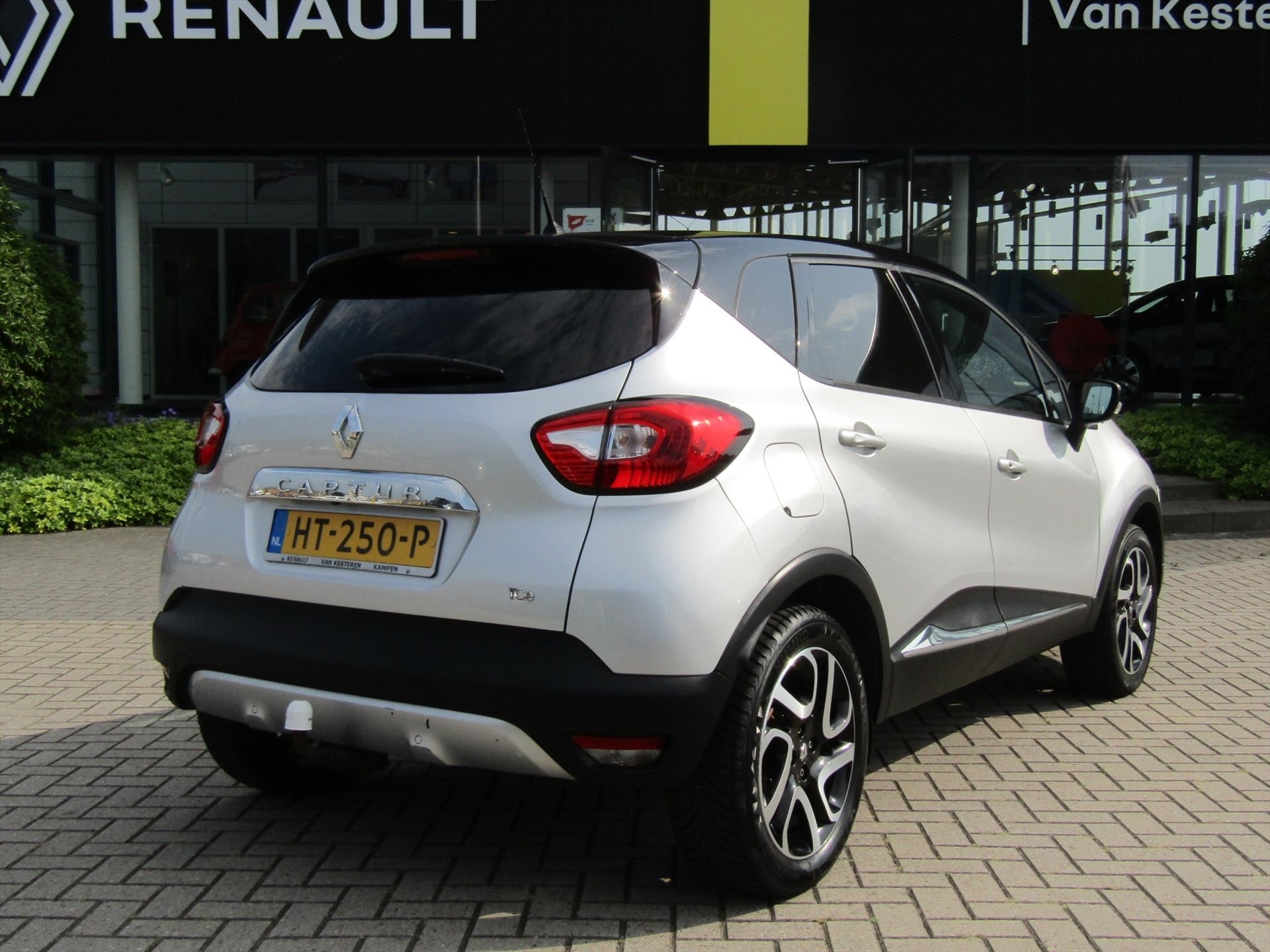 RENAULT Captur TCe 90PK Xmod / Leder / Navigatie / Camera / 1e eigenaar / Compleet dealer O.H.