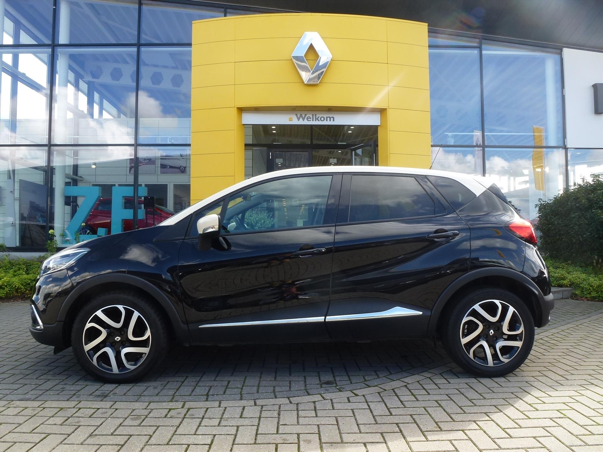 RENAULT Captur TCe 90PK Xmod / Navigatie / Camera / Leder / Stoelverwarming / Compleet dealer O.H.