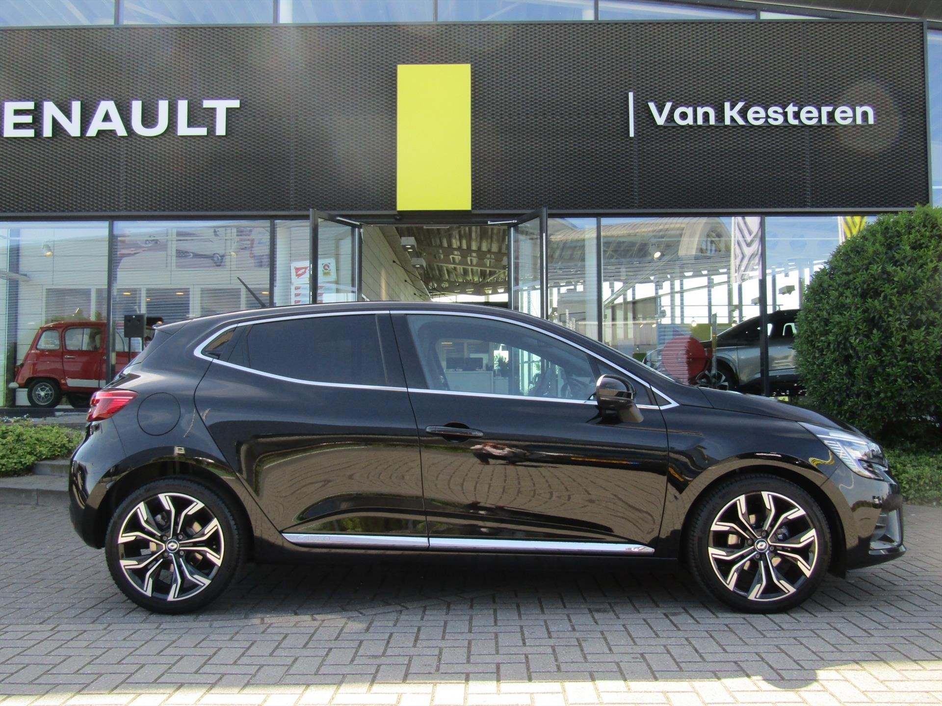 RENAULT Clio 1.0 TCe 90pk GPF Intens / Trekhaak / 360 Camera / 17'' Lmv / 1e eigenaar / Compleet dealer O.H.