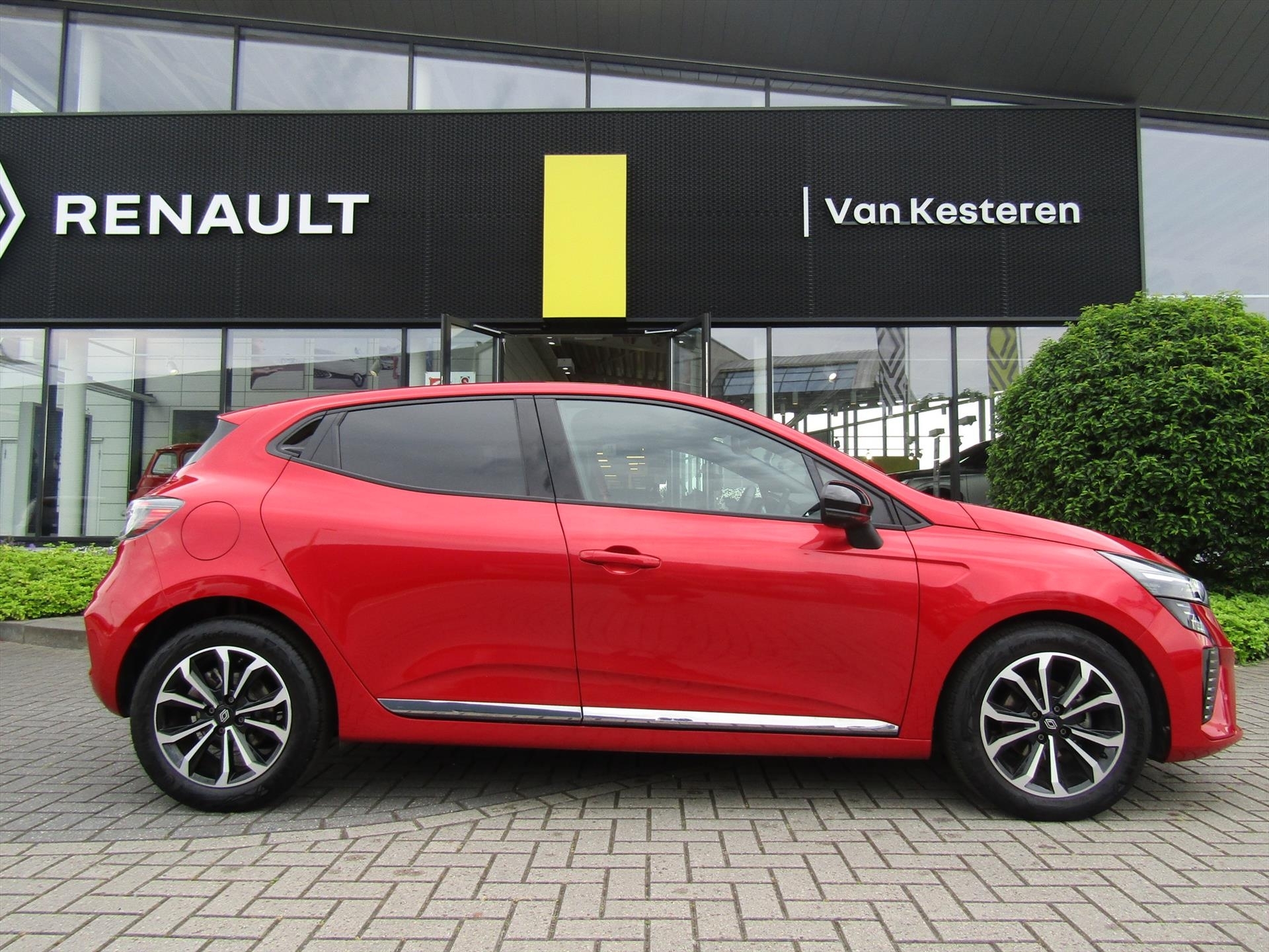 RENAULT Clio 1.0 TCe 90pk GPF Techno / 9,3 Navigatie / 360 Camera / Cruise- Control Ad / Blindspot