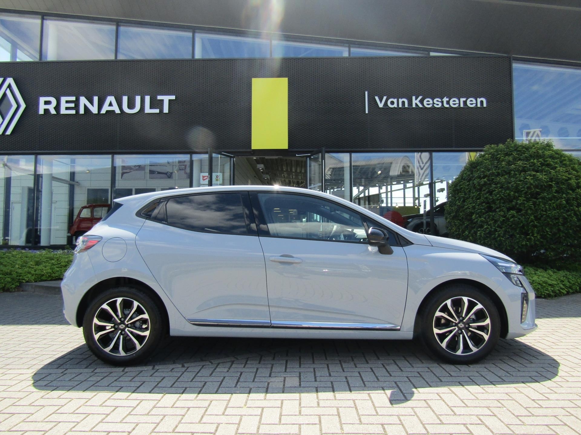 RENAULT Clio 1.0 TCe 90pk GPF Techno / Navigatie / 360g Camera / Stoel-Stuurverwarming