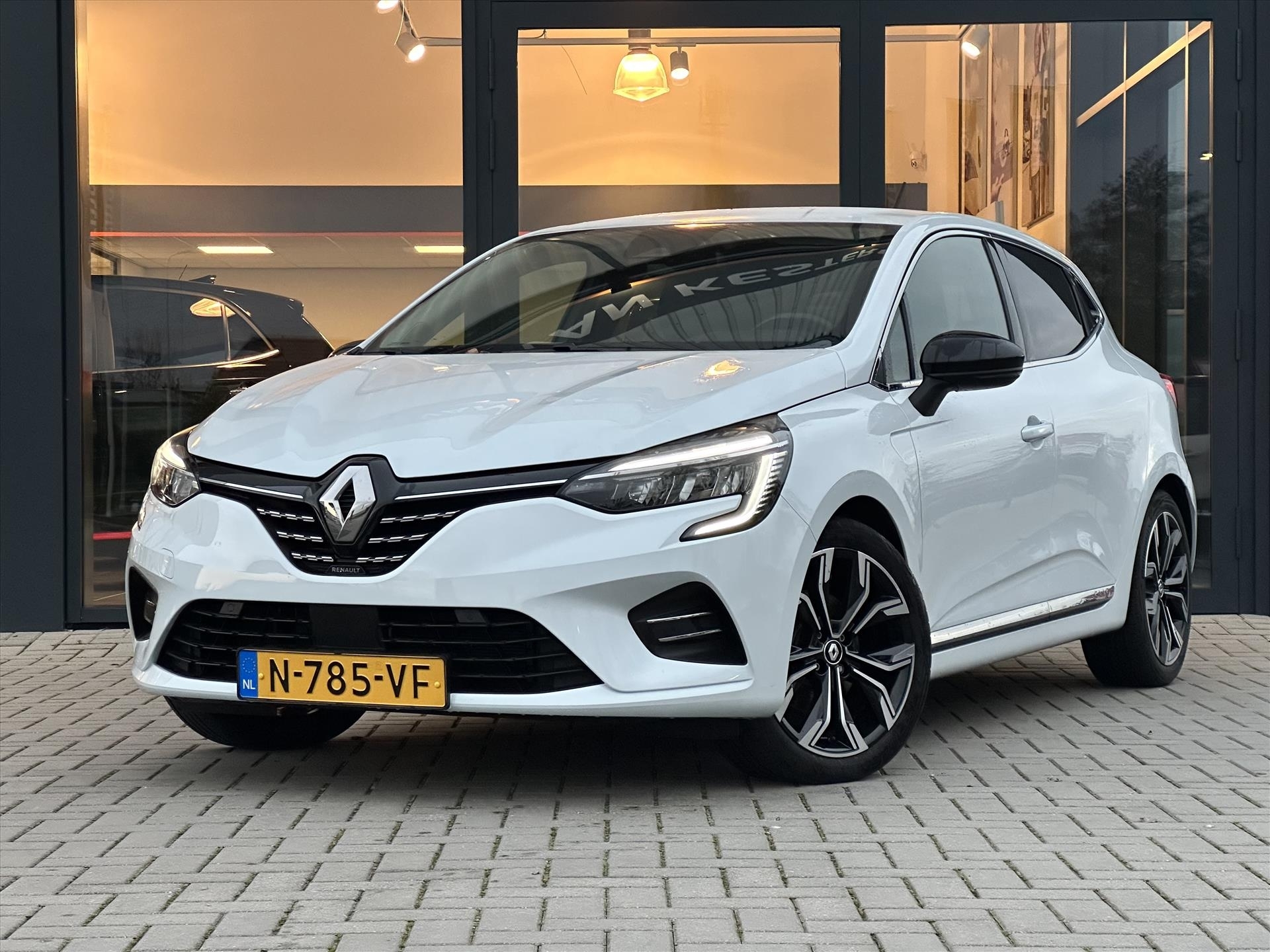 RENAULT Clio 1.6 E-Tech Hybrid 140pk Intens | Trekhaak Afn. | ACC | Pack Winter | Nav | Blindspot | Cam. | Nieuwstaat | NL Auto | 