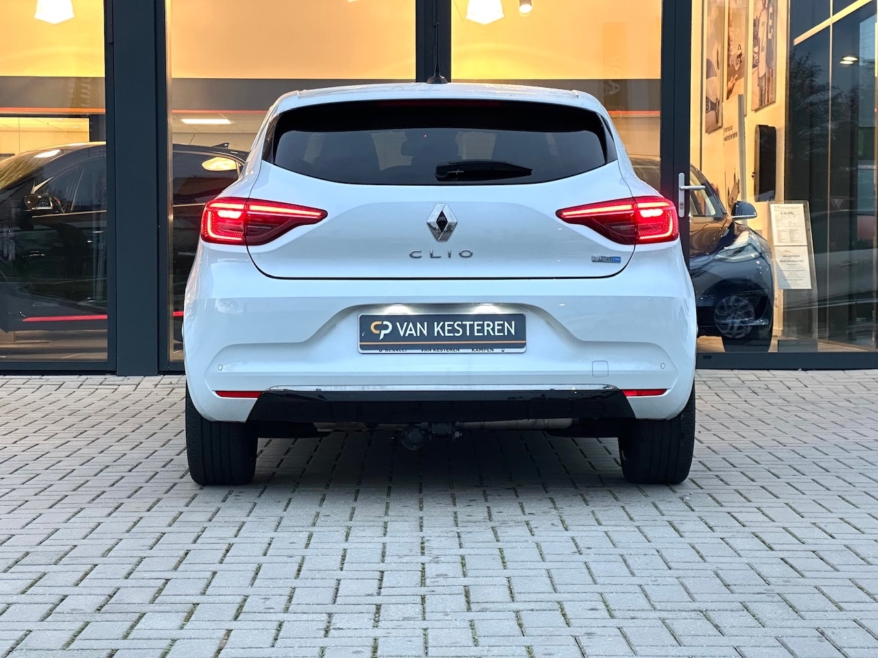 RENAULT Clio 1.6 E-Tech Hybrid 140pk Intens | Trekhaak Afn. | ACC | Pack Winter | Nav | Blindspot | Cam. | Nieuwstaat | NL Auto | 