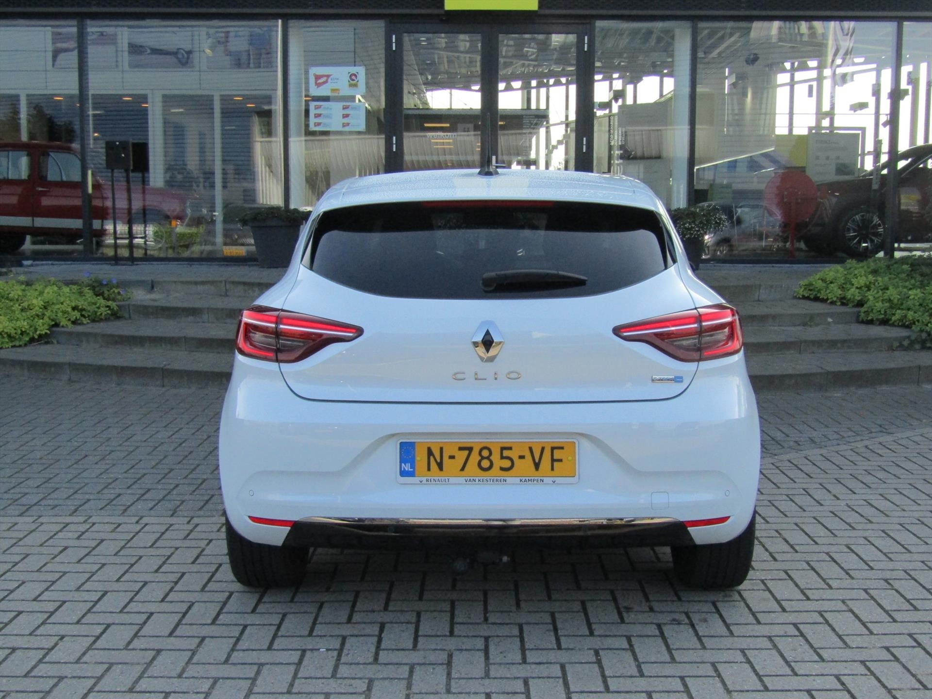 RENAULT Clio 1.6 E-Tech Hybrid 140pk Intens / Trekhaak(afneembaar) Pack Winter / Nav / Blindspot / Camera / Nieuwstaat