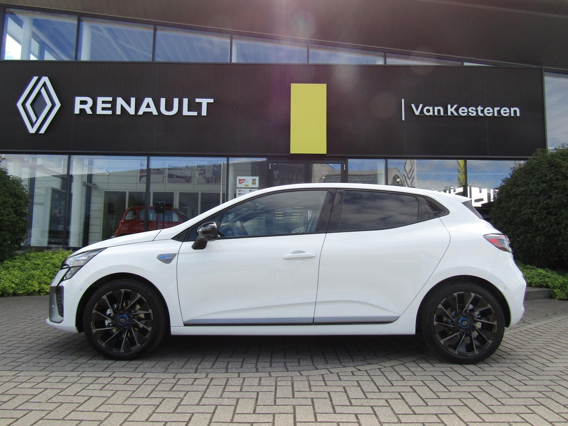 Renault Clio 1.6 E-Tech Hybrid 145pk Esprit Alpine / Pack Premium Bose / Pack Winter /*NU UIT VOORRAAD 30.140,- RIJKLAAR!!!