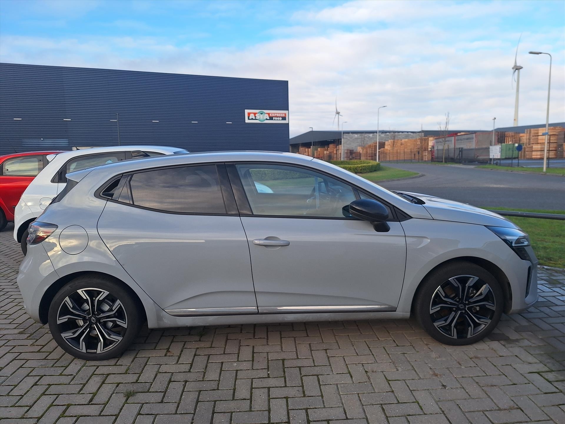 Renault Clio 1.6 E-Tech Hybrid 145pk Techno / 9,3 Navigatie / Camera / Stoelverwarming