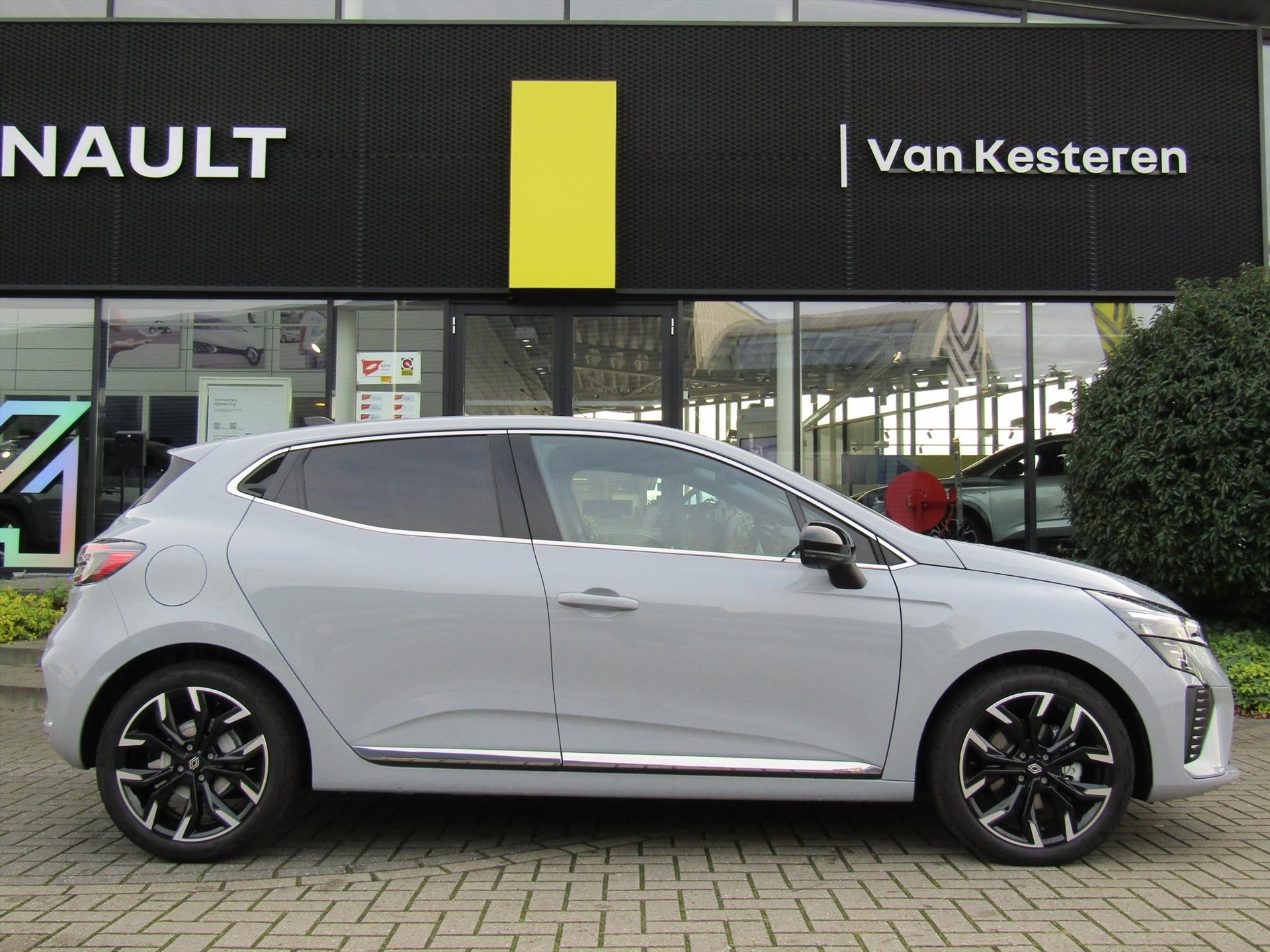 Renault Clio 1.6 E-Tech Hybrid 145pk Techno / Pack Winter / Pack Navigation / Pack Look 17 / *NU UIT VOORRAAD 28.519,- RIJKLAAR!!!