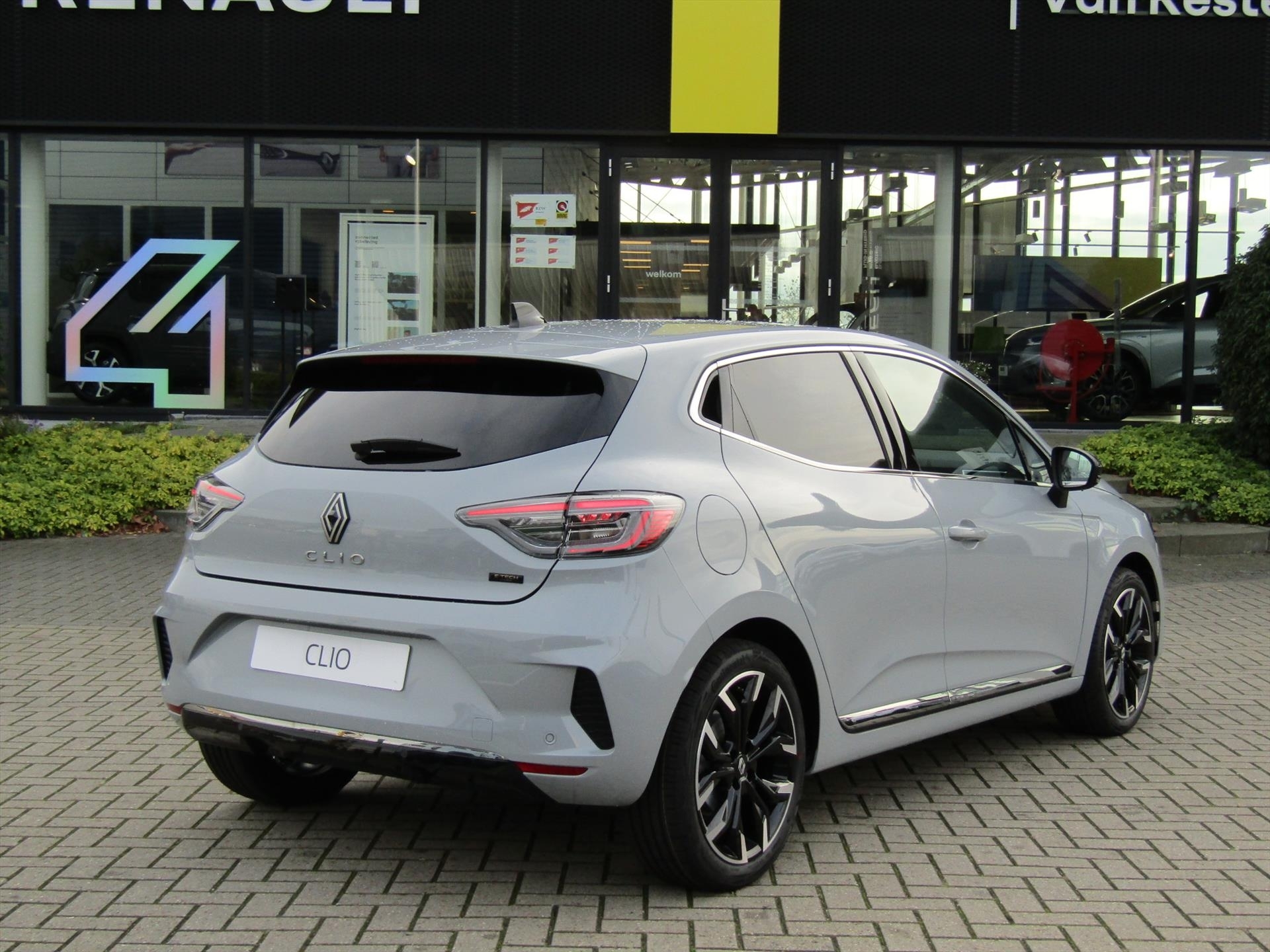 Renault Clio 1.6 E-Tech Hybrid 145pk Techno / Pack Winter / Pack Navigation / Pack Look 17 / *NU UIT VOORRAAD 28.519,- RIJKLAAR!!!