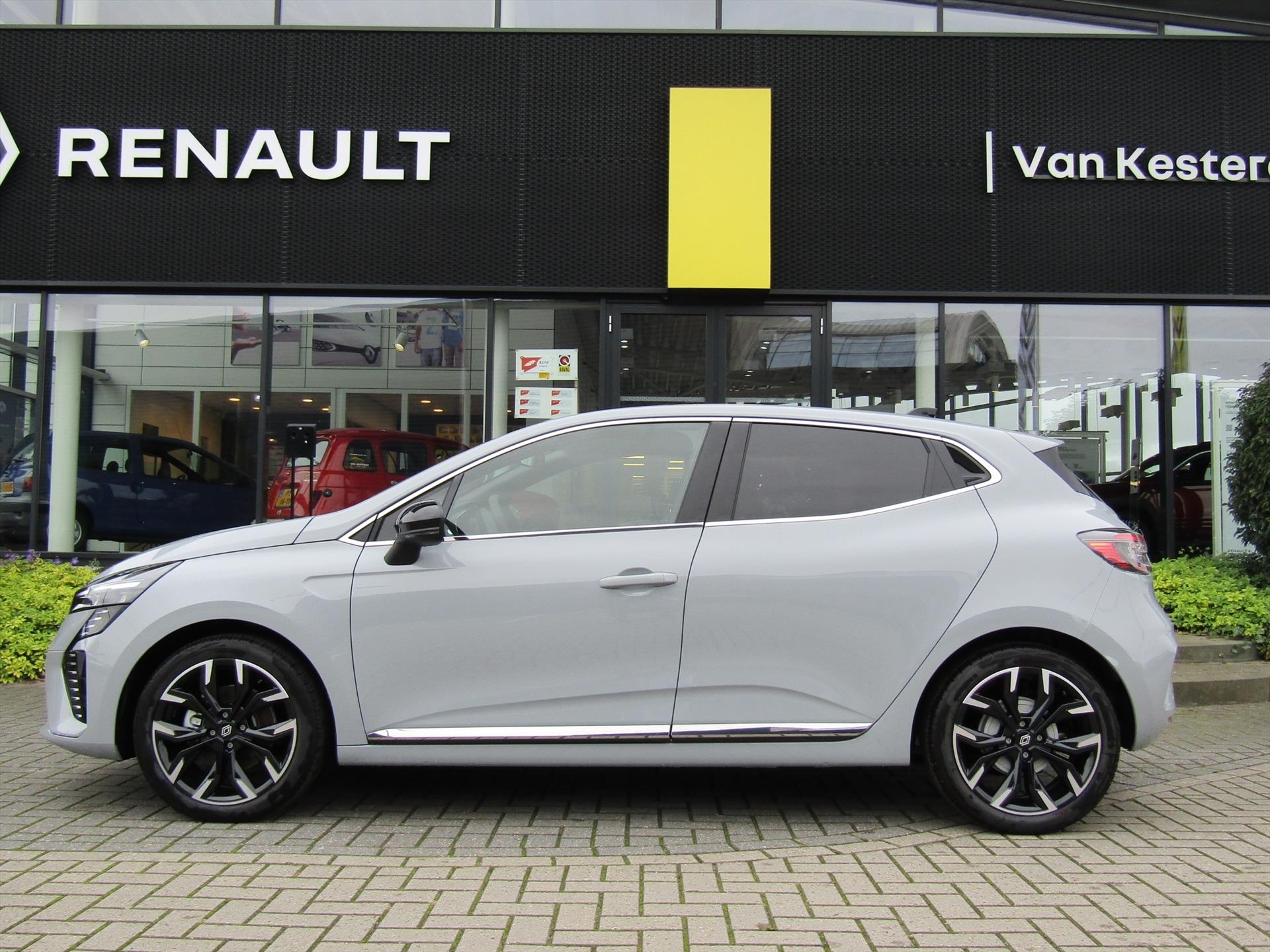 Renault Clio 1.6 E-Tech Hybrid 145pk Techno / Pack Winter / Pack Navigation / Pack Look 17''***Nu Uit Voorraad Leverbaar***