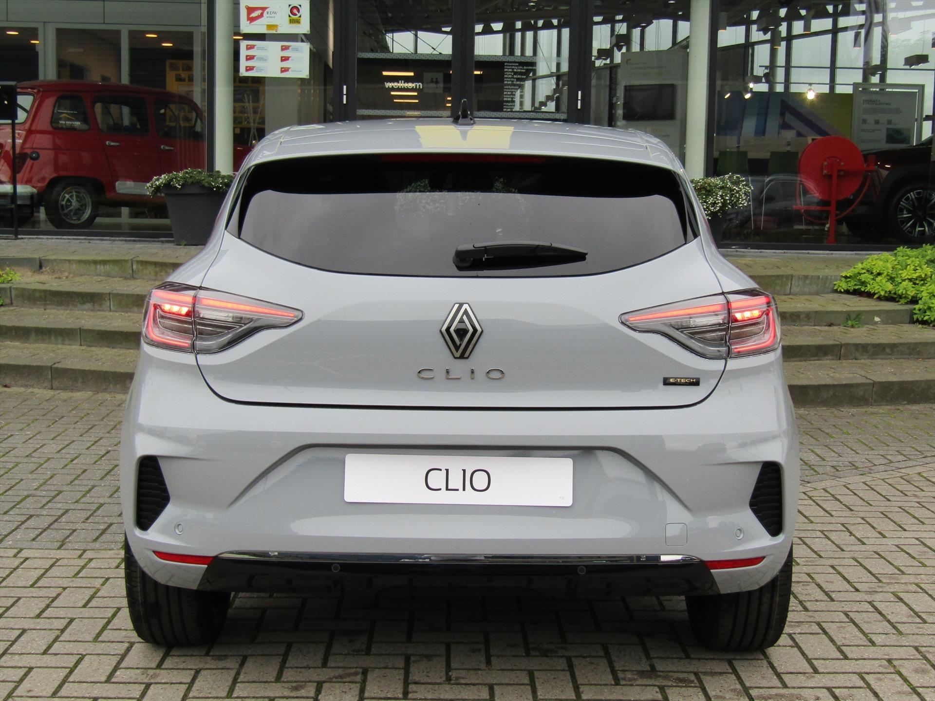 Renault Clio 1.6 E-Tech Hybrid 145pk Techno / Pack Winter / Pack Navigation / Pack Look 17''***Nu Uit Voorraad Leverbaar***