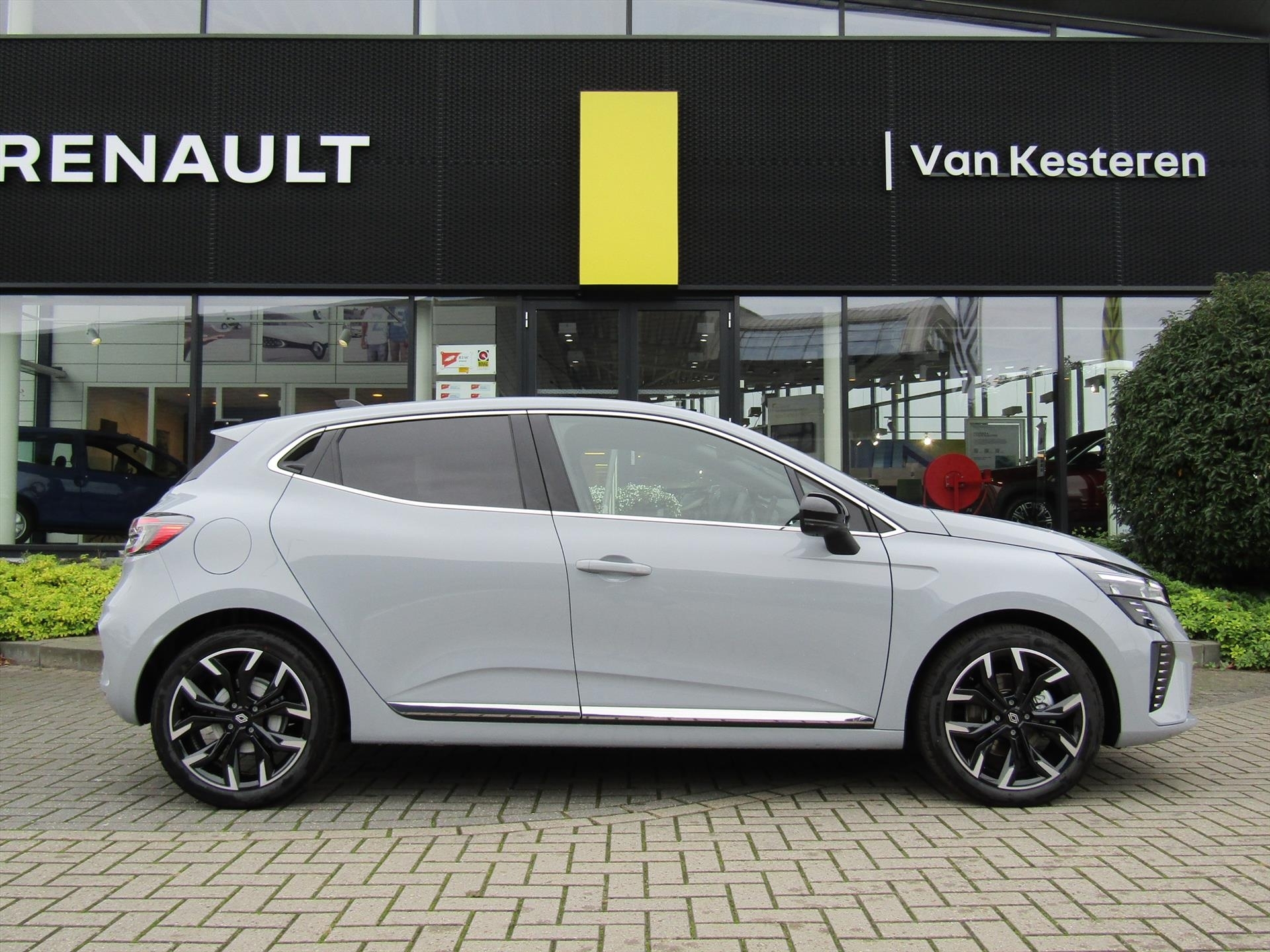 Renault Clio 1.6 E-Tech Hybrid 145pk Techno / Pack Winter / Pack Navigation / Pack Look 17''***Nu Uit Voorraad Leverbaar***