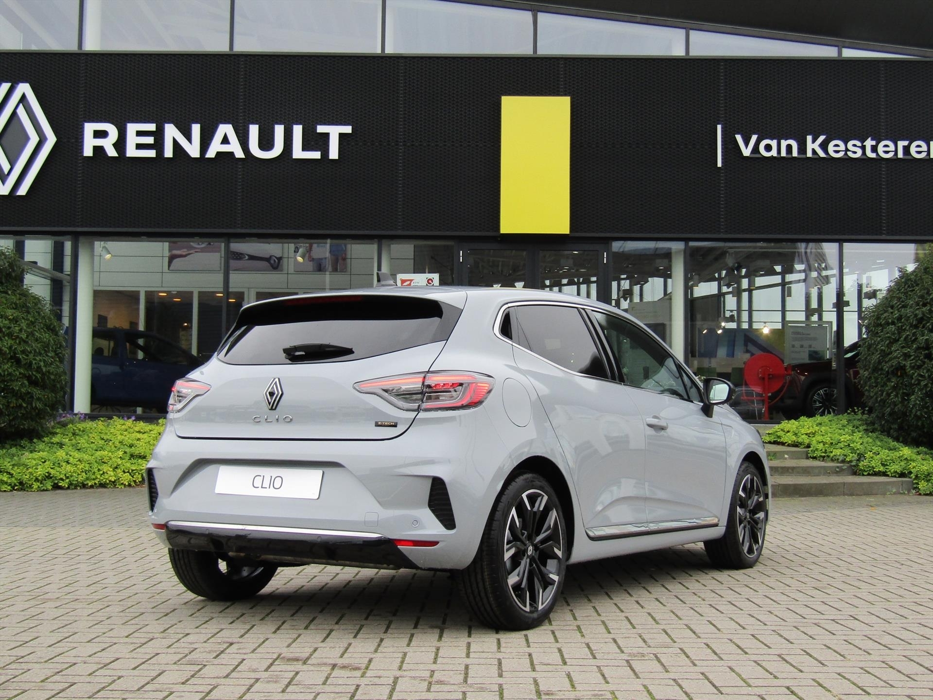 Renault Clio 1.6 E-Tech Hybrid 145pk Techno / Pack Winter / Pack Navigation / Pack Look 17''***Nu Uit Voorraad Leverbaar***