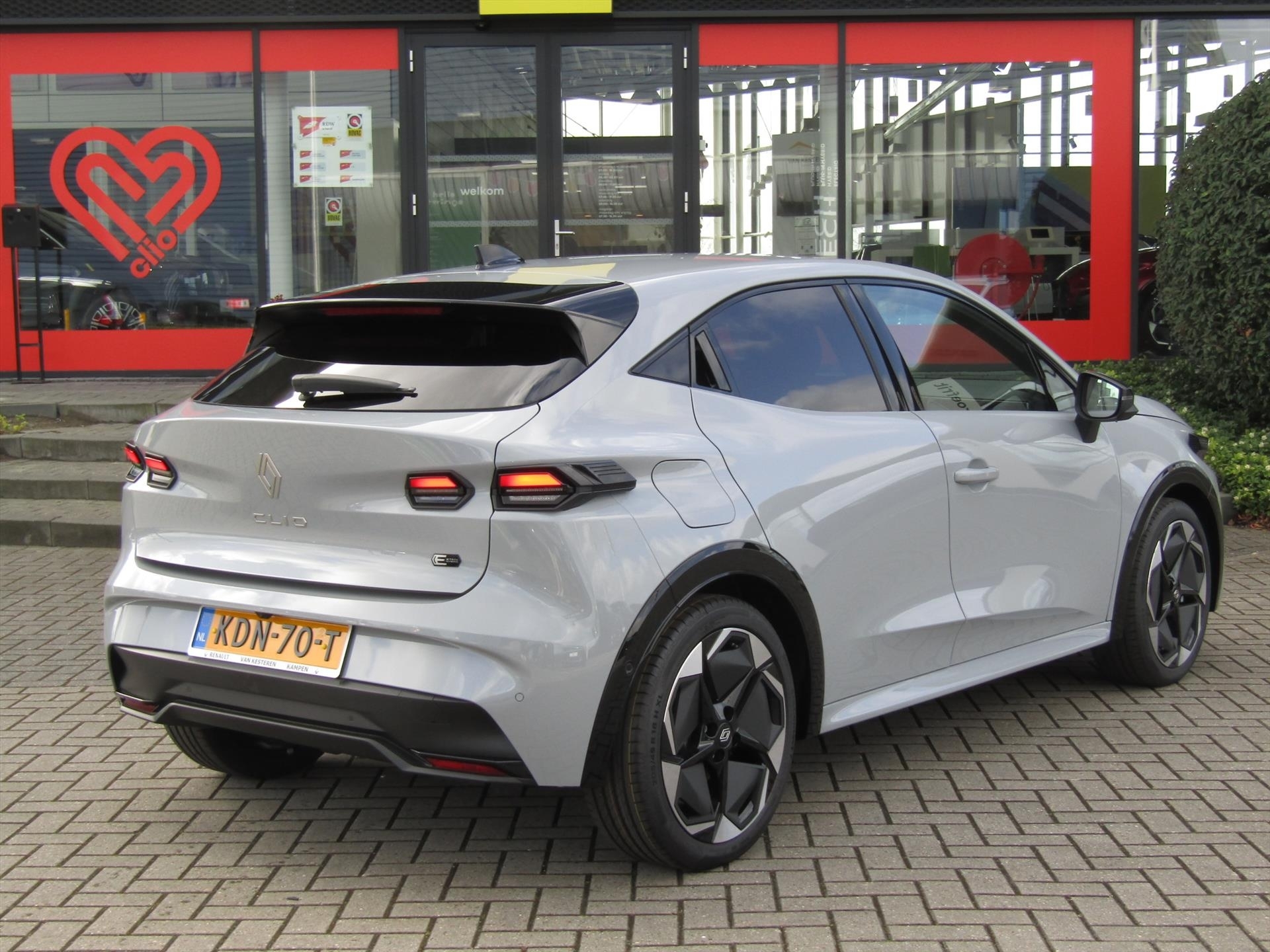 RENAULT Clio 6 Techno 1.8 E-Tech Full Hybrid 160pk / Navigatie / 360 Camera / Stoelverwarming