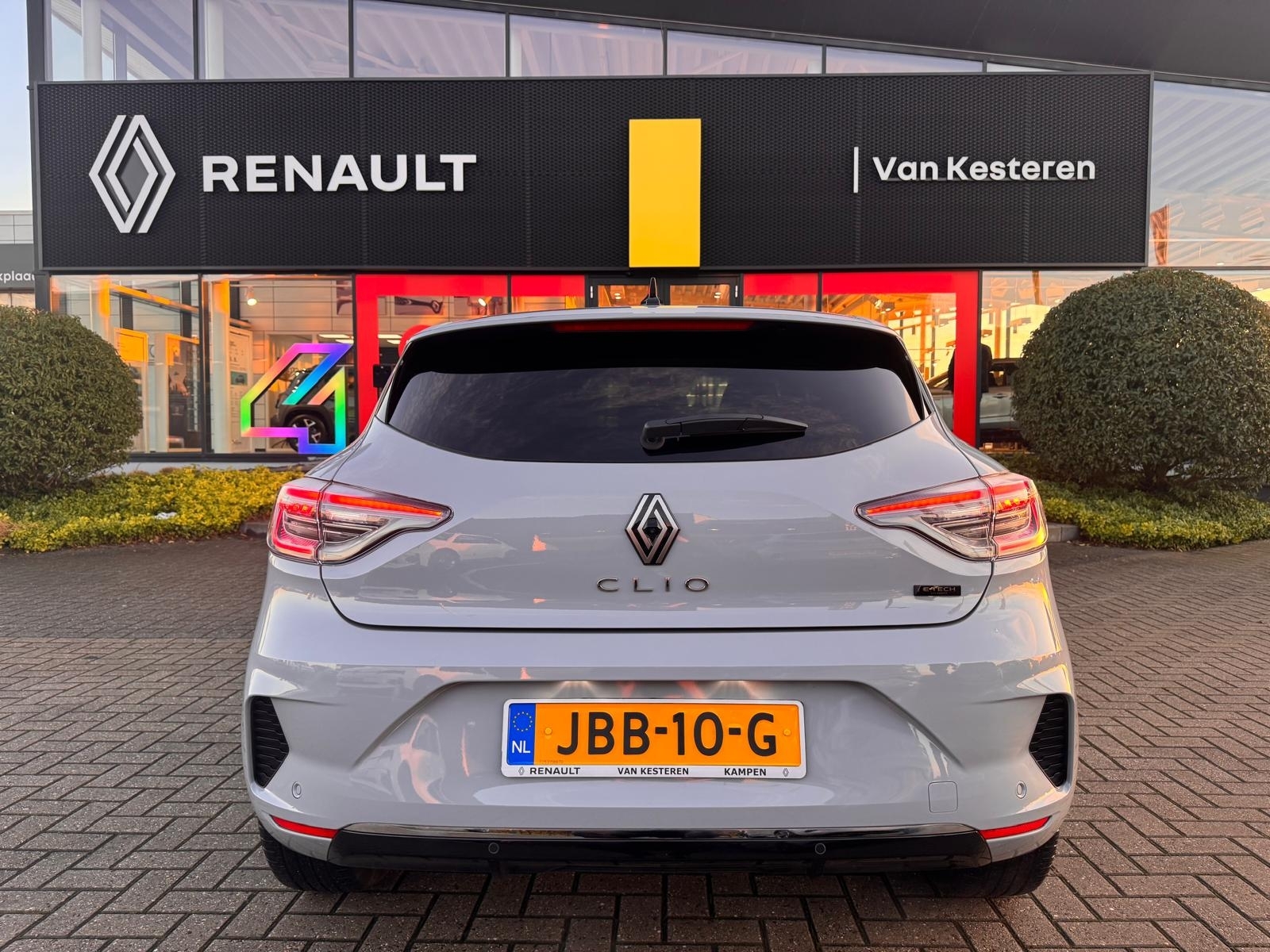 Renault Clio E-Tech Hybrid 145 Techno / 9,3 Navigatie / Camera / 17"/ Stoelverw. 
