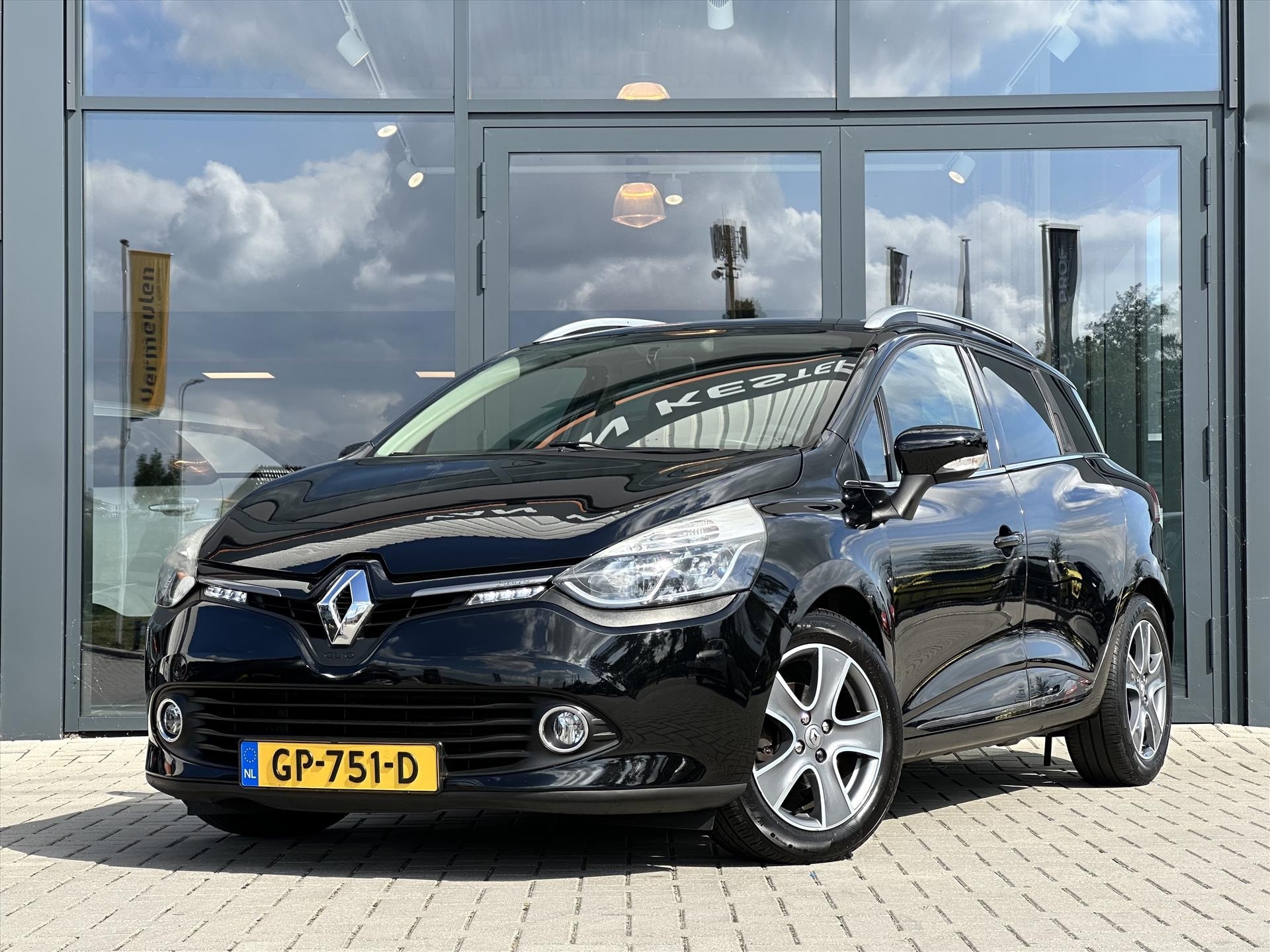 Renault Clio Estate TCe 90 Night & Day | Trekhaak | PDC | Cruise C. | NL Auto |
