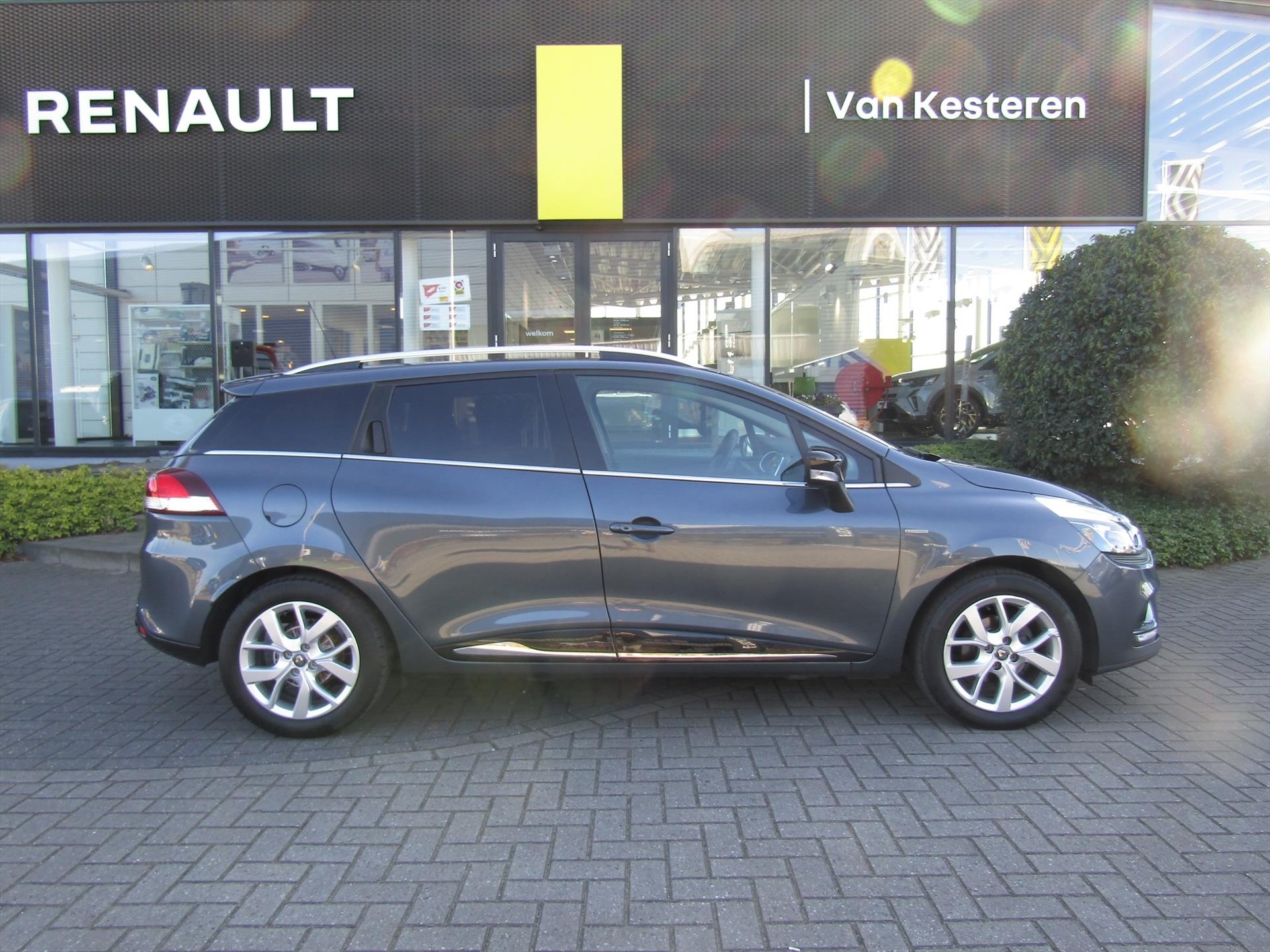 RENAULT Clio Estate TCe 90pk  Limited / 1e eigenaar / Compleet dealer O.H. inclusief Winterbanden