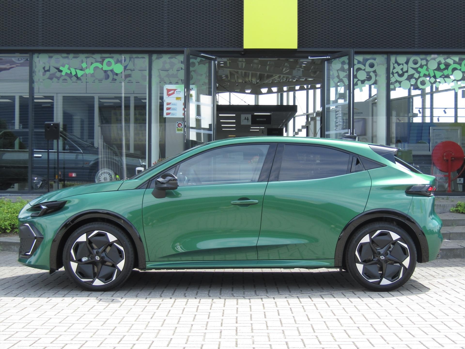 RENAULT Clio Hybrid 160pk Aut Techno / Navigatie /  360 Camera / Pack 18'' Velgen