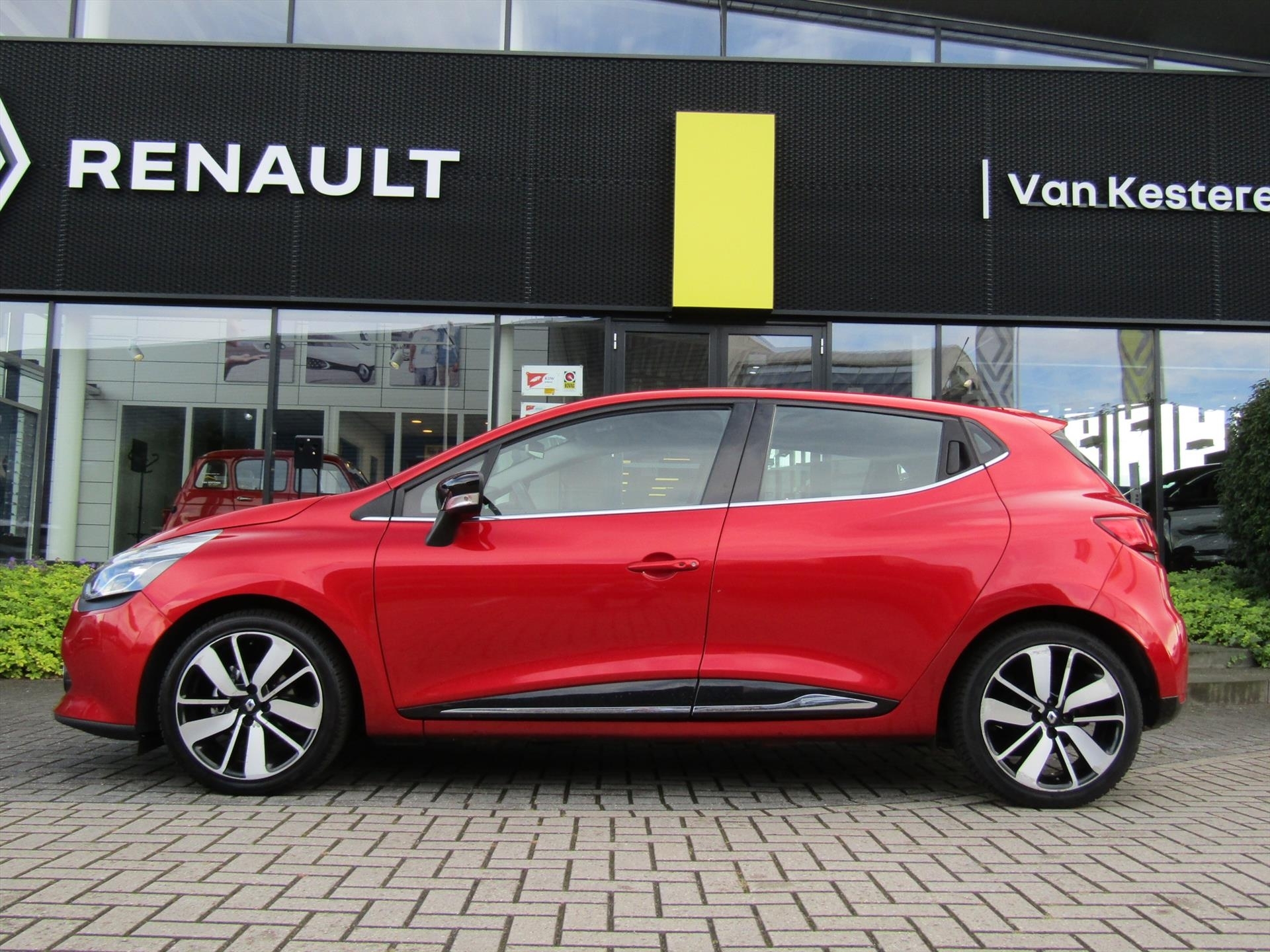 RENAULT Clio TCe 90pk Dynamique / 17" Lmv / Navigatie / Handsfree Card / Cruie-Control / Climate - Control