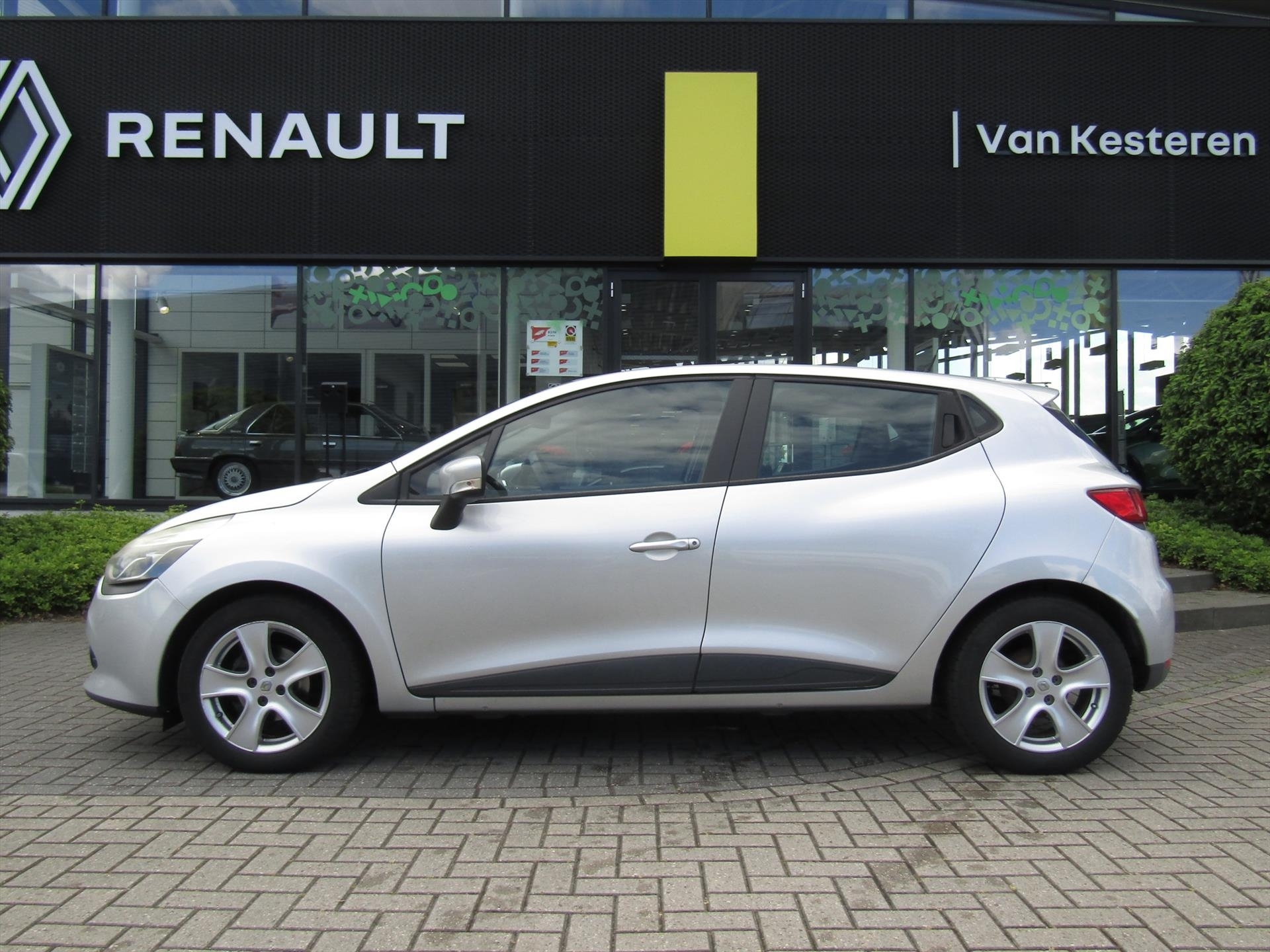 RENAULT Clio TCe 90pk Expression / Navigatie / Cruise-Control / Compleet dealer O.H.