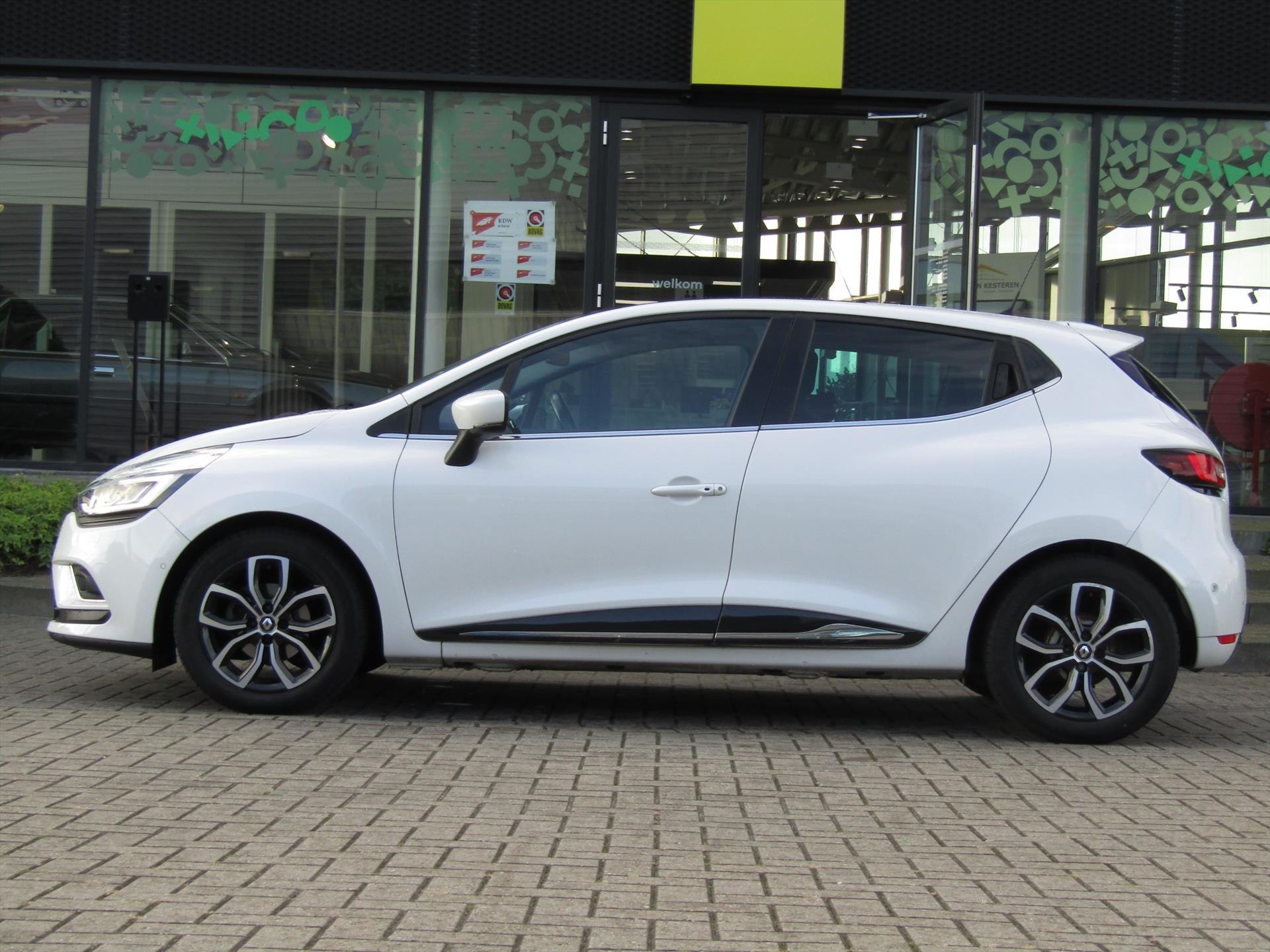 RENAULT Clio TCe 90pk Intens Bose / Trekhaak / Camera Panoramadak / Compleet dealer O.H / NL Auto