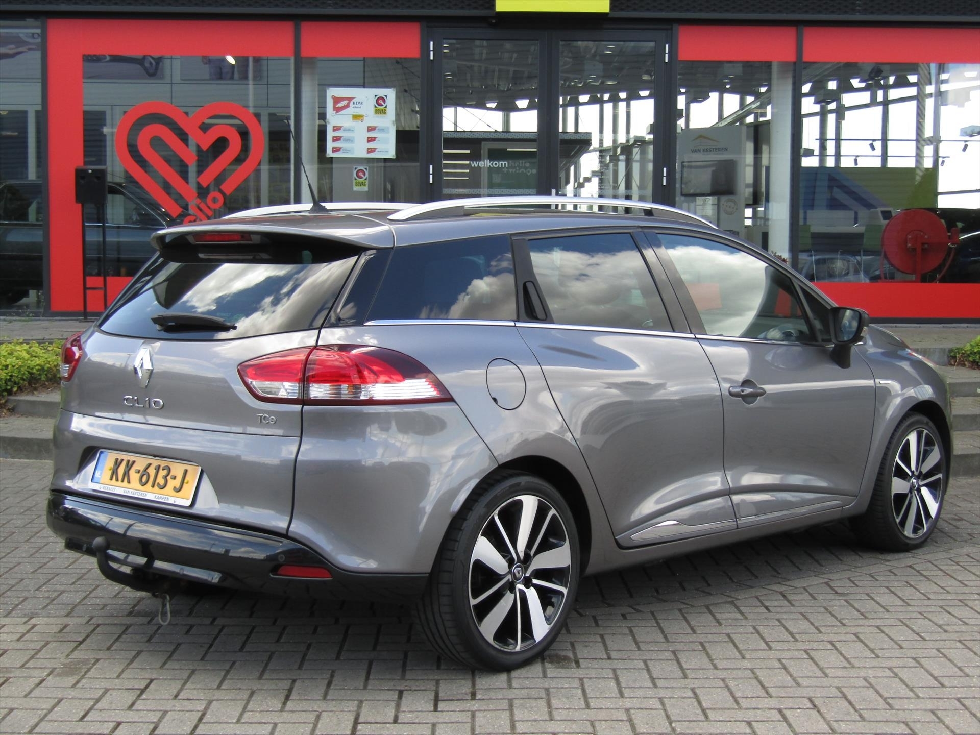 Renault Clio TCe 90pk Série Signature ICONIC / Trekhaak / Navigatie / Camera / Leder / Compleet dealer O.H.