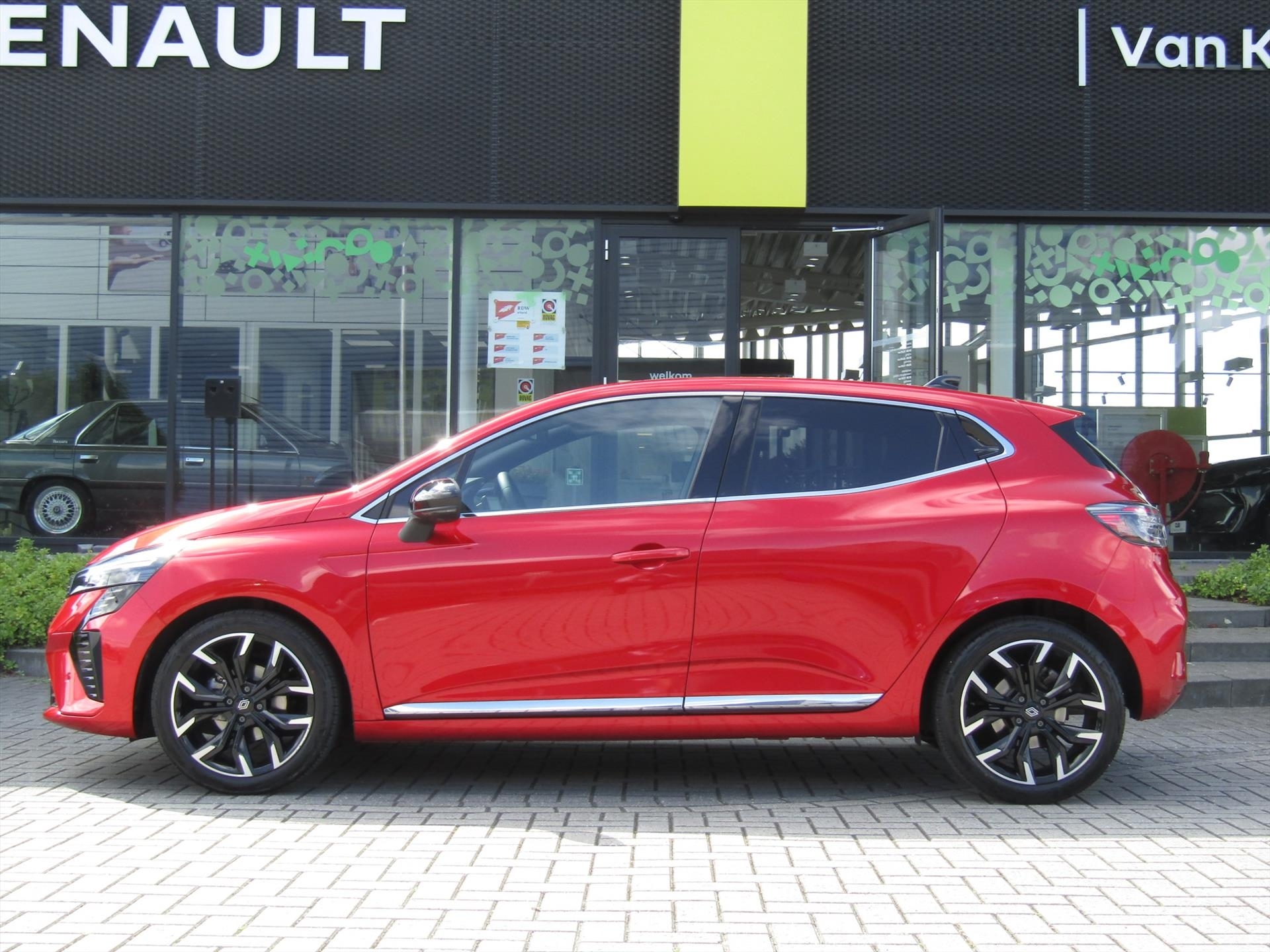 Renault Clio Techno Premium / Navigatie / 360 Camera / Adaptive Cruise - Control / 1e eigenaar / Zeer Compleet