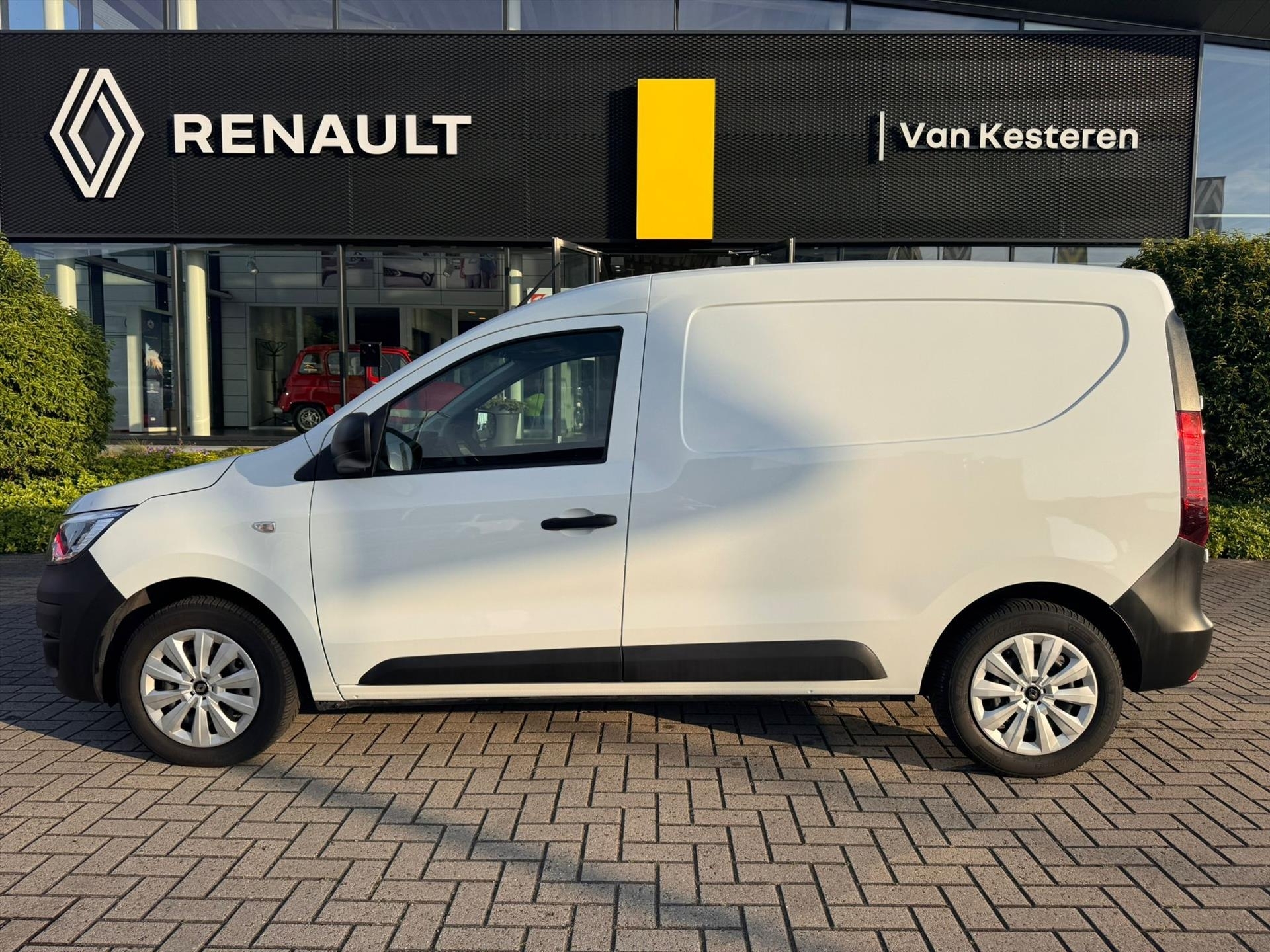 RENAULT Express Van 1.5 Blue dCi 75pk Comfort +/ Laadruimte betimmering/ Parkeersensoren/Cruisecontrol/Airco/Wit
