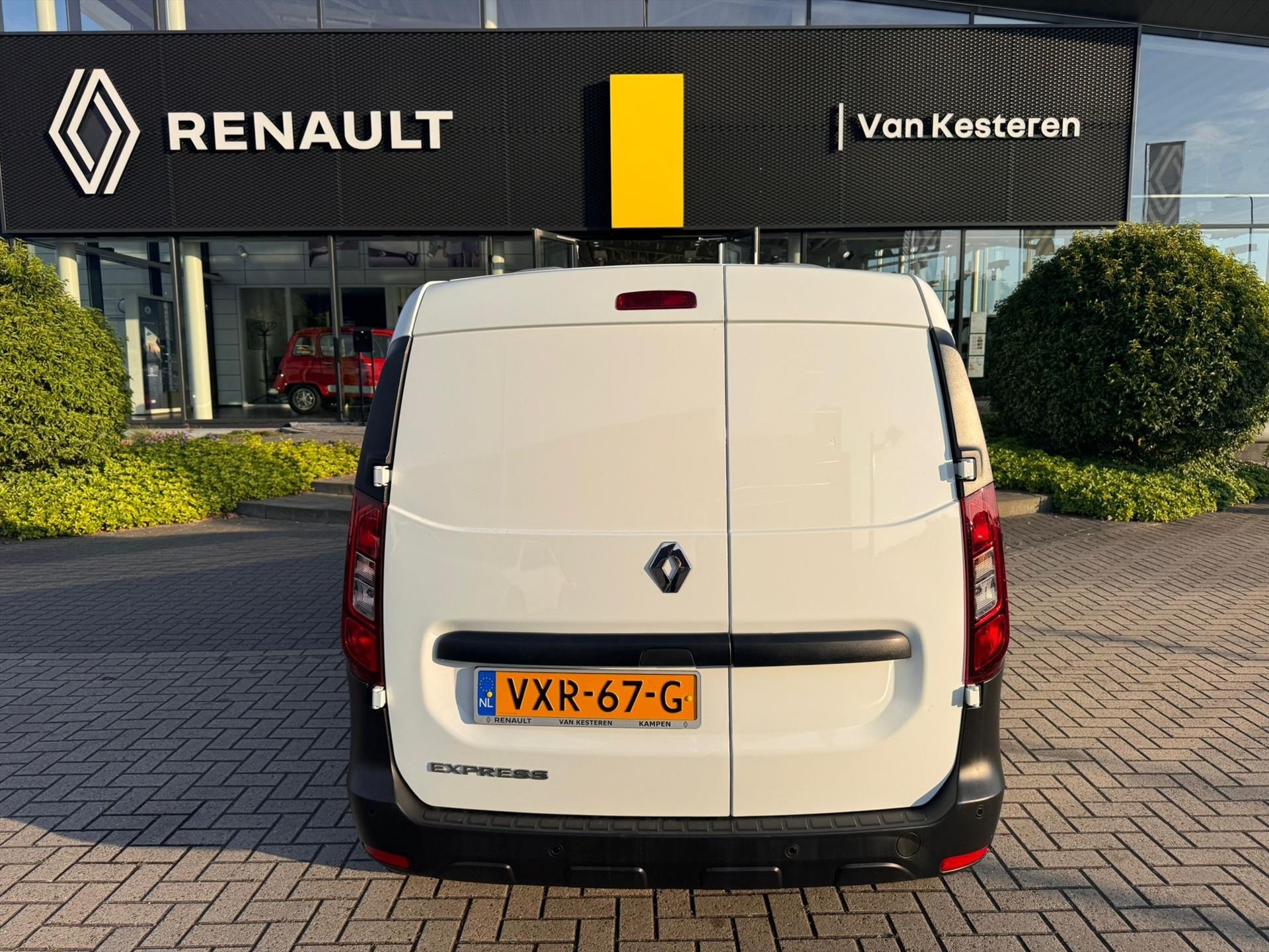RENAULT Express Van 1.5 Blue dCi 75pk Comfort +/ Laadruimte betimmering/ Parkeersensoren/Cruisecontrol/Airco/Wit