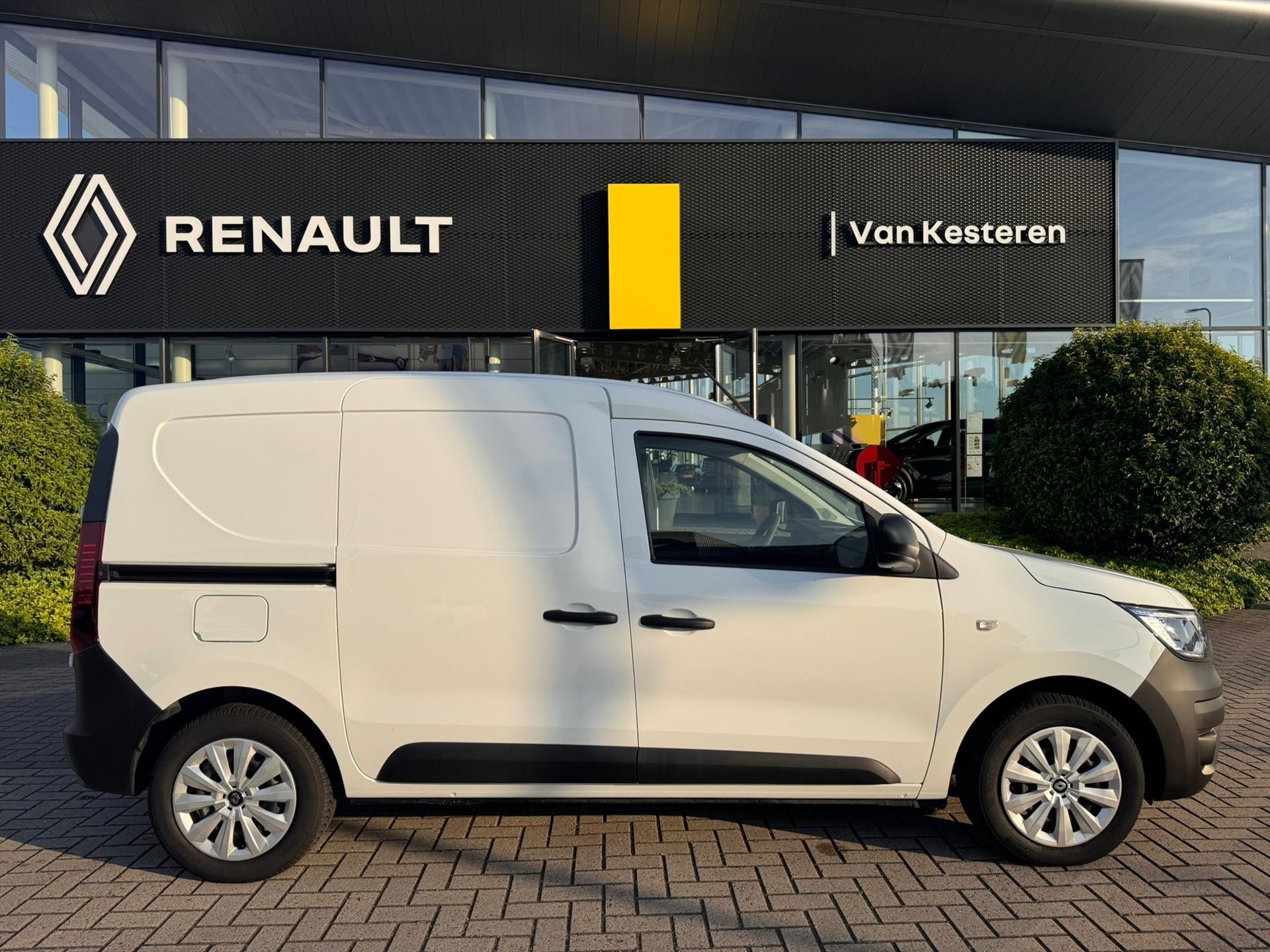 RENAULT Express Van 1.5 Blue dCi 75pk Comfort +/ Laadruimte betimmering/ Parkeersensoren/Cruisecontrol/Airco/Wit