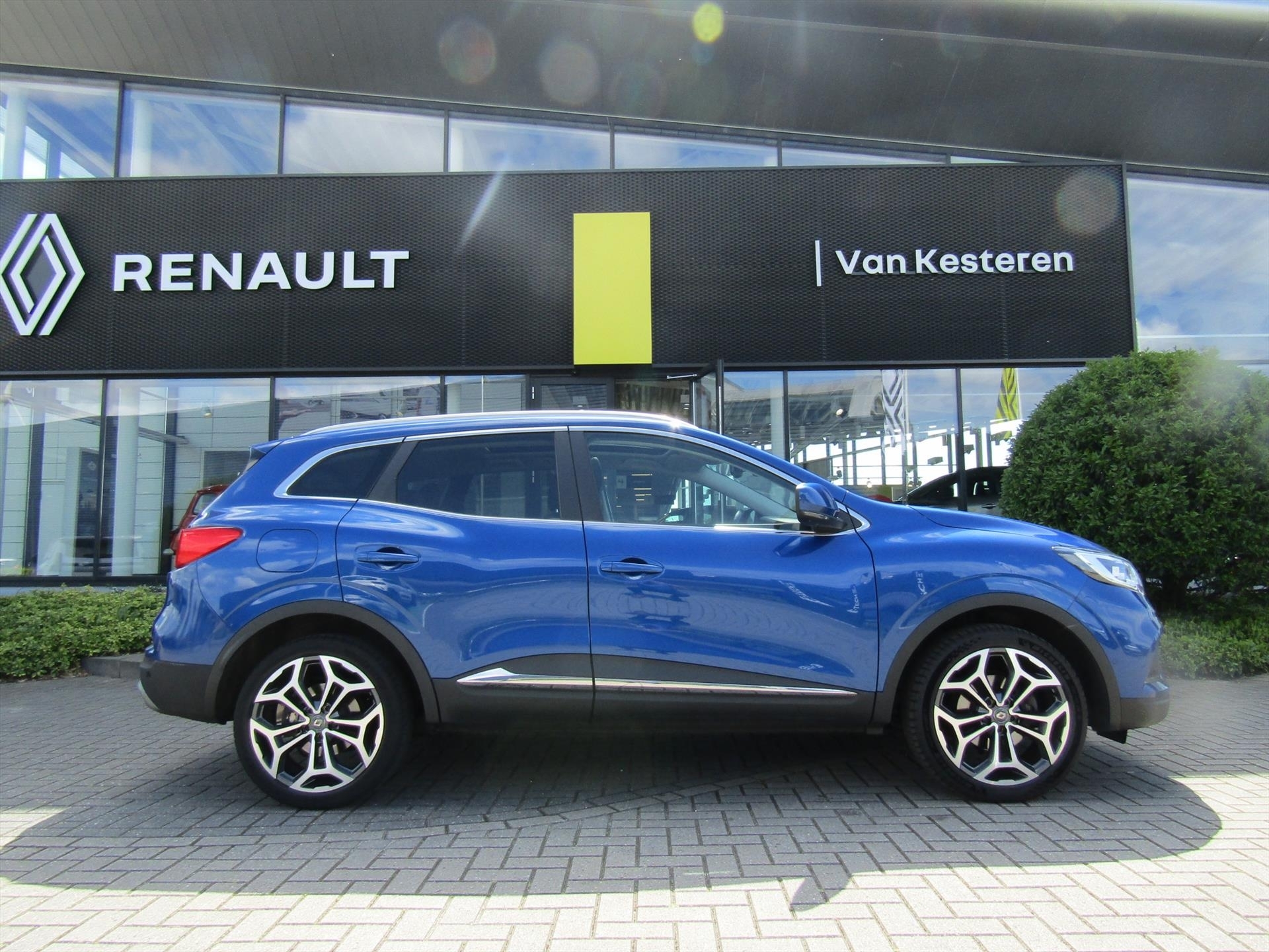 RENAULT Kadjar TCe 140pk GPF Intens / Trekhaak / Panoramadak / Camera / 19'' Lmv / Leder
