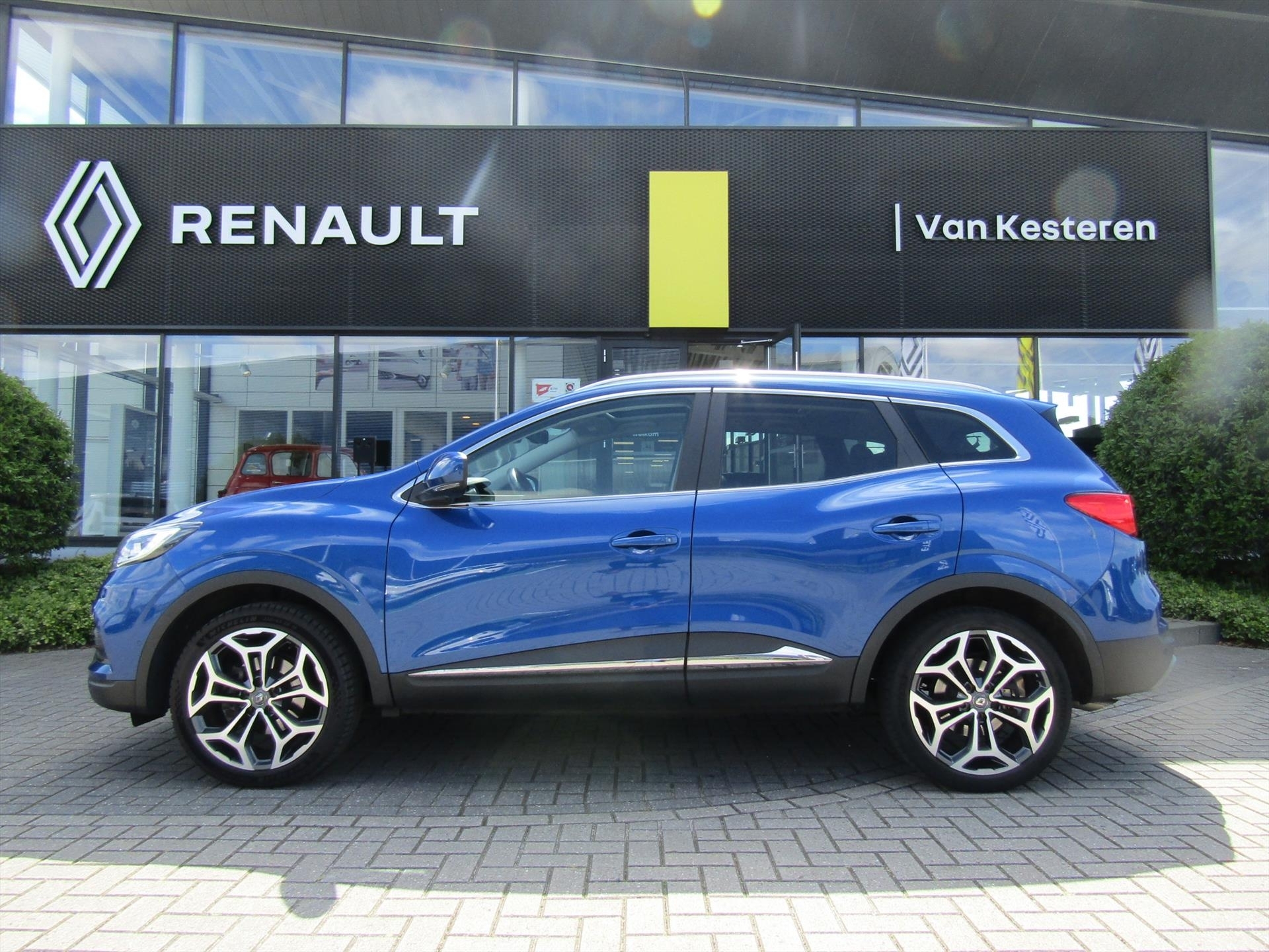 RENAULT Kadjar TCe 140pk GPF Intens / Trekhaak / Panoramadak / Camera / 19'' Lmv / Leder