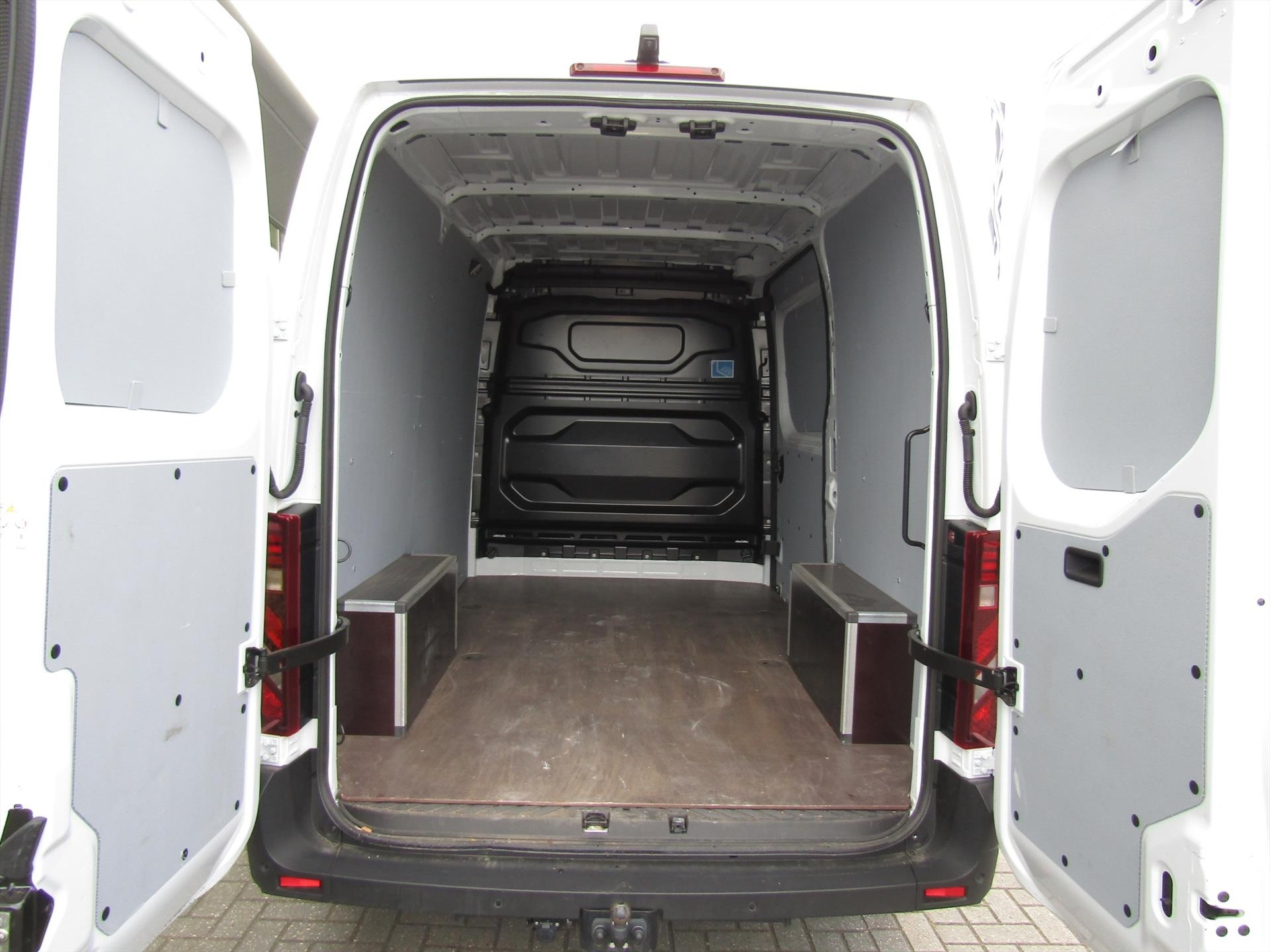 RENAULT Master GB 40kWh 130pk urban range L2H2 T35 Advance / Trekhaak / Navigatie / Camera / 4 Seizoenbanden