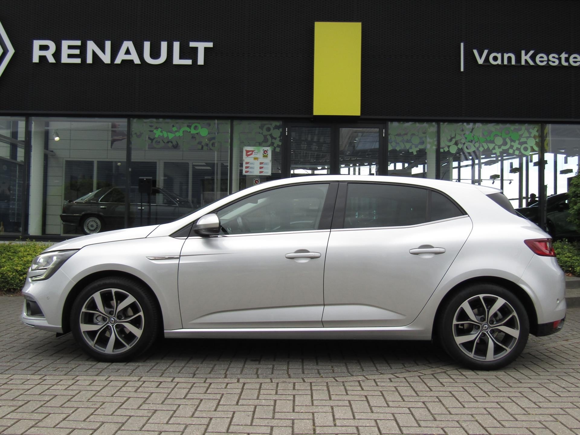 RENAULT Megane 1.2 TCe 130pk Bose / Trekhaak(afneembaar) / Navigatie / Camera / Blindspot Warning