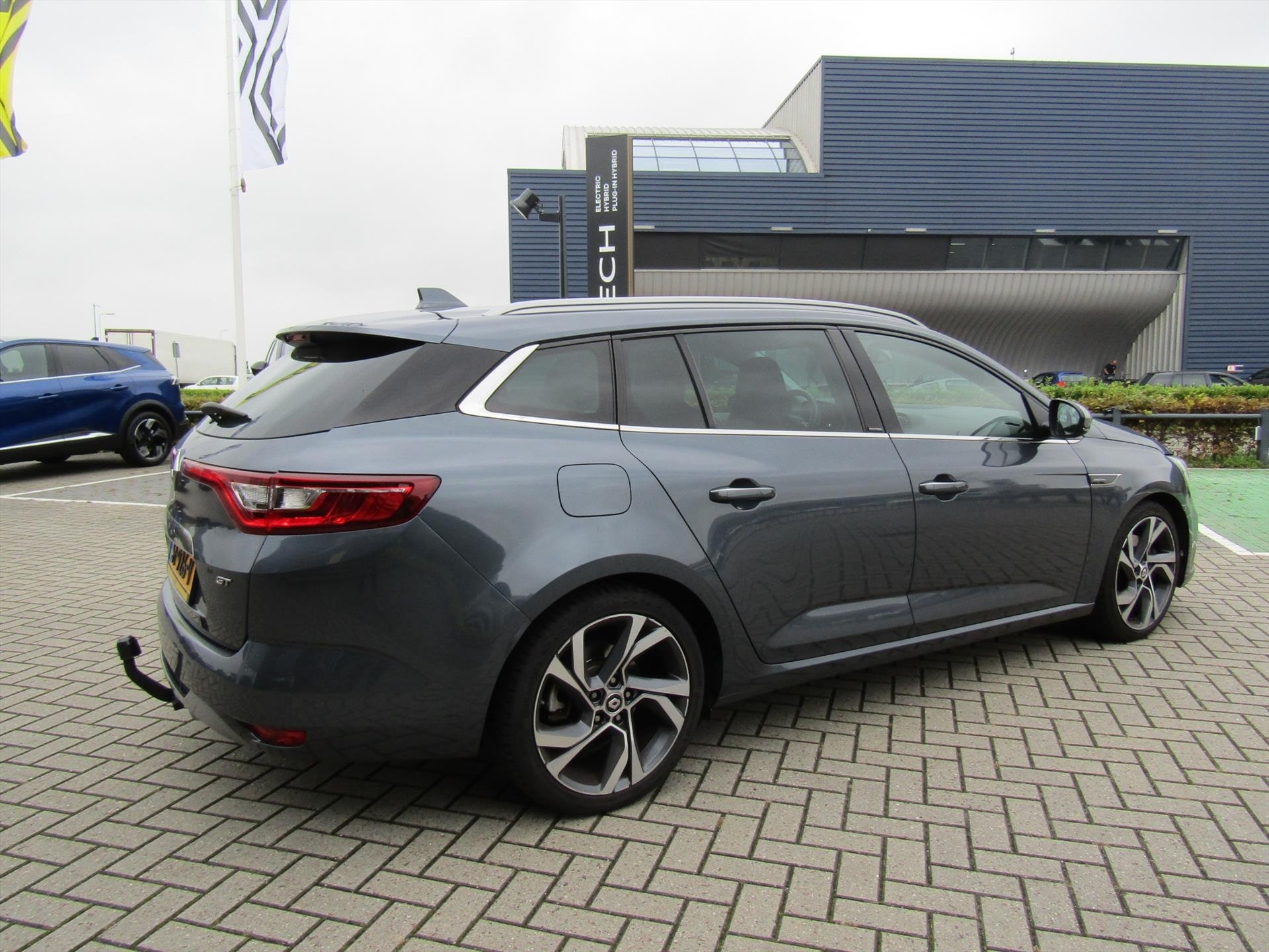 RENAULT Megane 1.6 TCe 205pk EDC GT / Trekhaak / Head Up Display / Stoelverwarming / Navigatie / Camera
