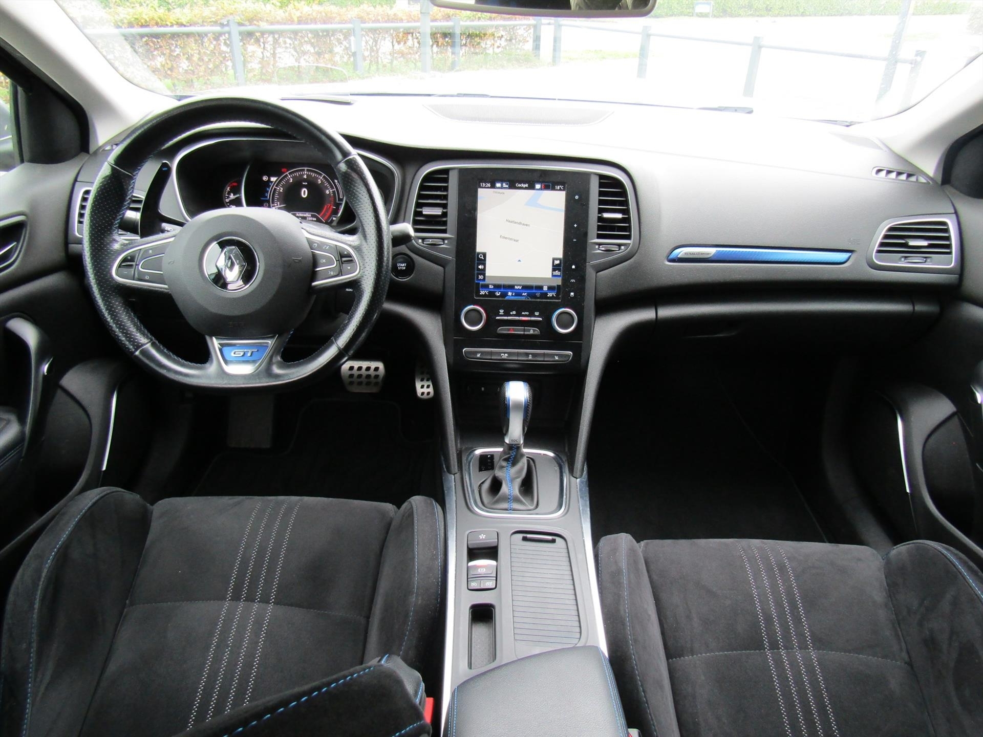 RENAULT Megane 1.6 TCe 205pk EDC GT / Trekhaak / Head Up Display / Stoelverwarming / Navigatie / Camera