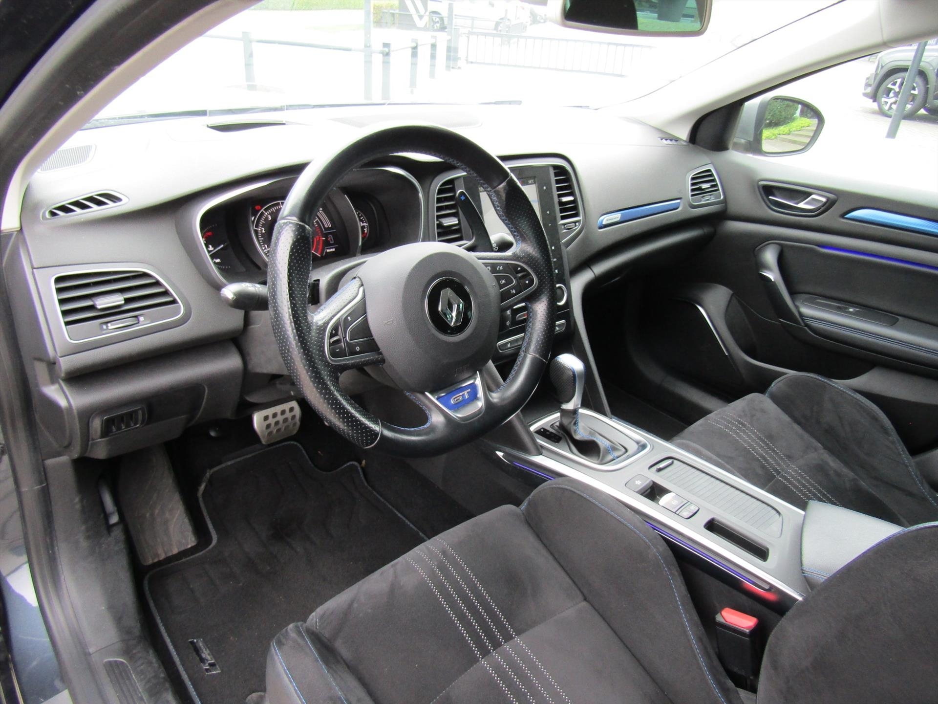 RENAULT Megane 1.6 TCe 205pk EDC GT / Trekhaak / Head Up Display / Stoelverwarming / Navigatie / Camera