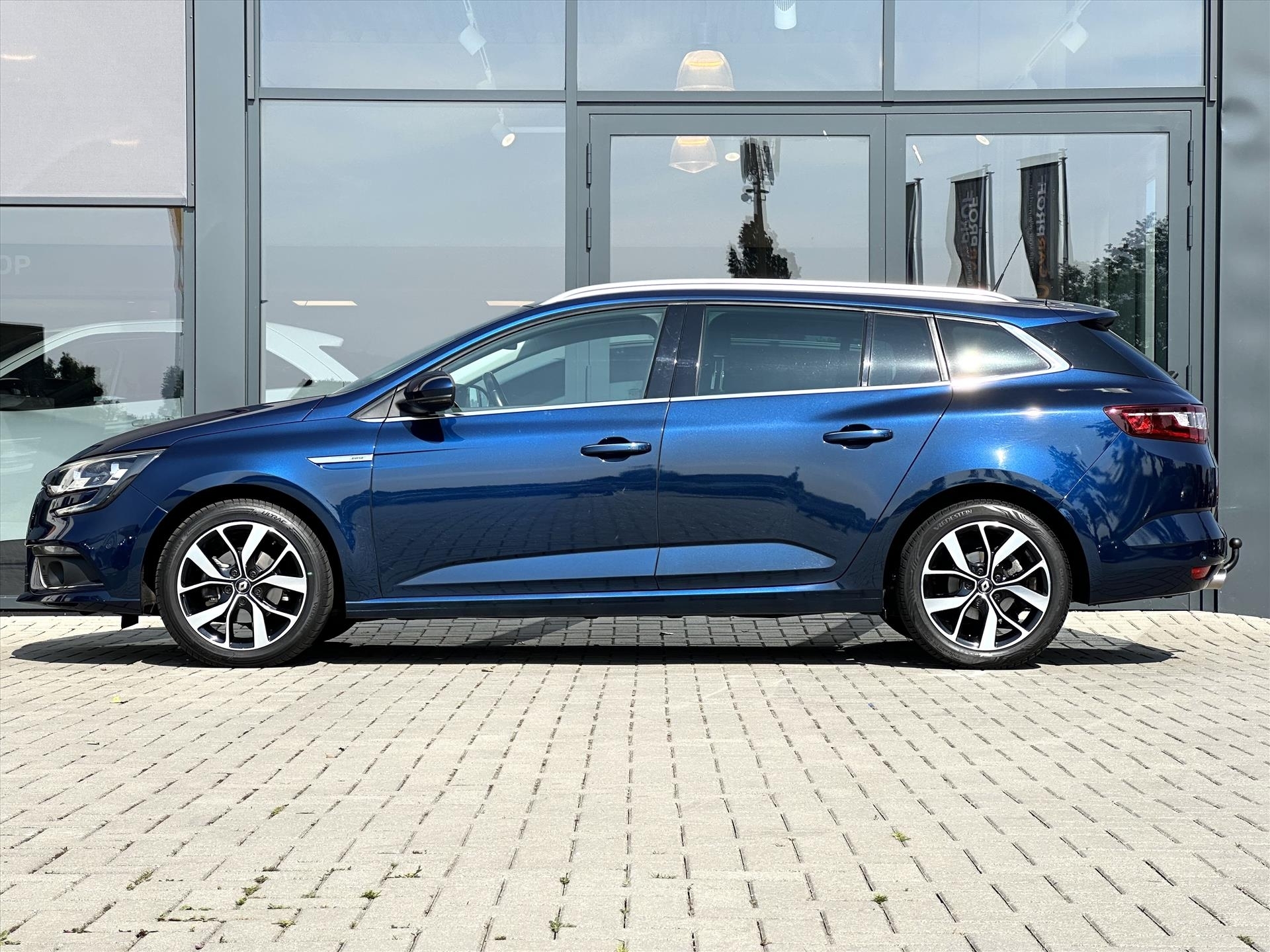 RENAULT Mégane Estate 1.3 TCe 140pk GPF Bose | Trekh. | Nav. | 8,7" R-Link | Cam. | PDC | All-Seasons | NL Auto |