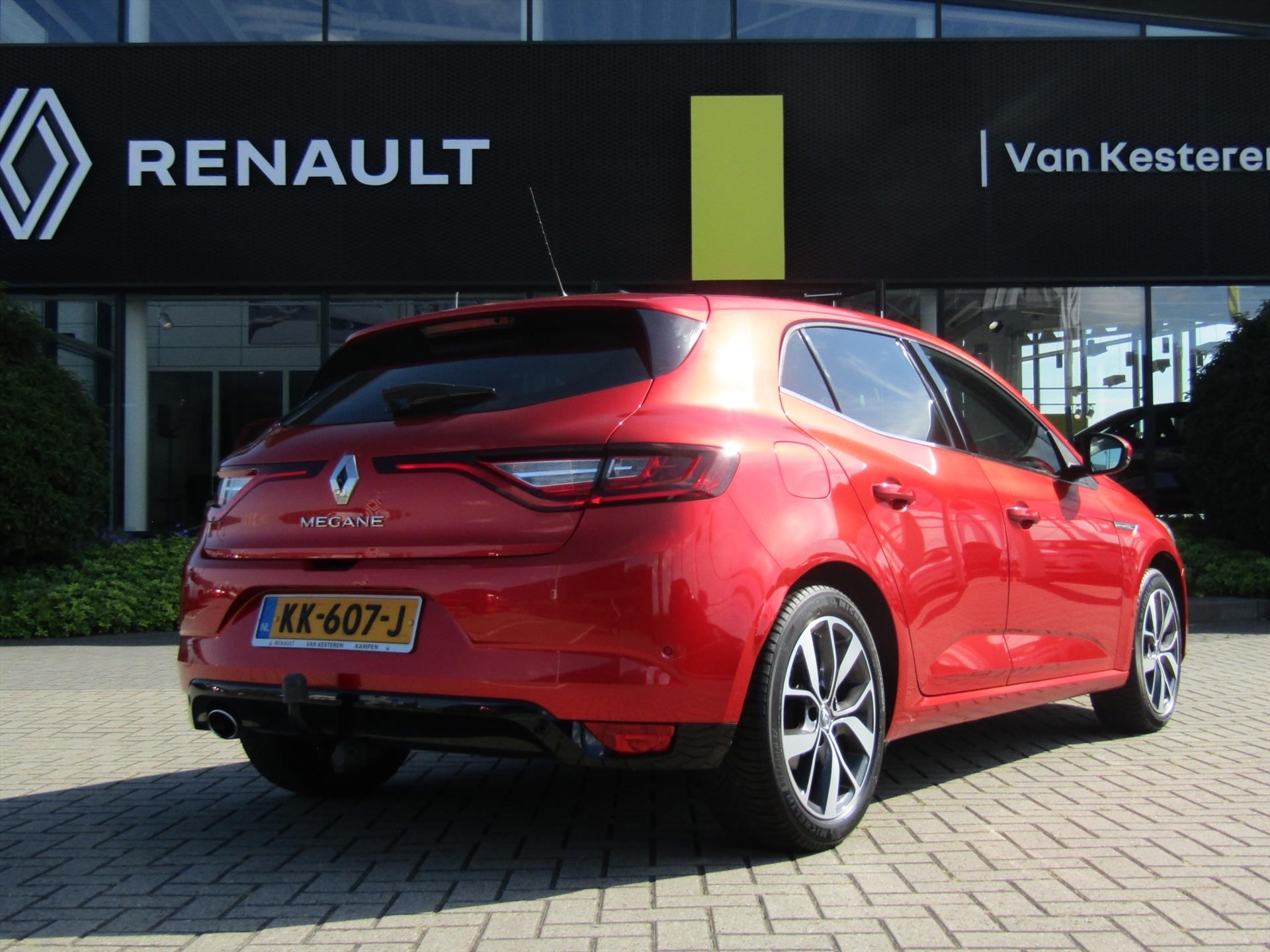 RENAULT Megane TCe 130pk Bose / Trekhaak / Navigatie / Camera / Compleet dealer O.H