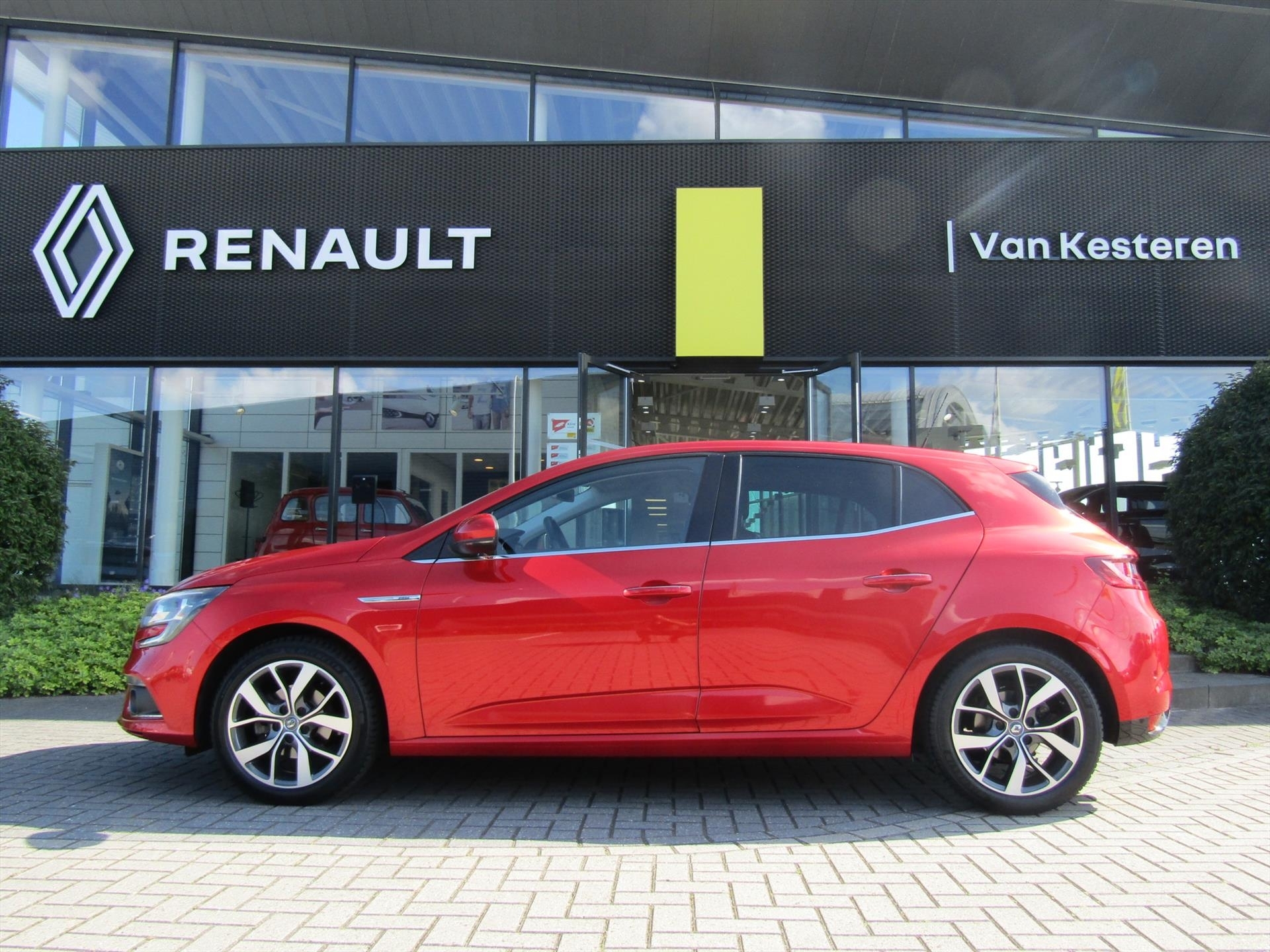 RENAULT Megane TCe 130pk Bose / Trekhaak / Navigatie / Camera / Compleet dealer O.H