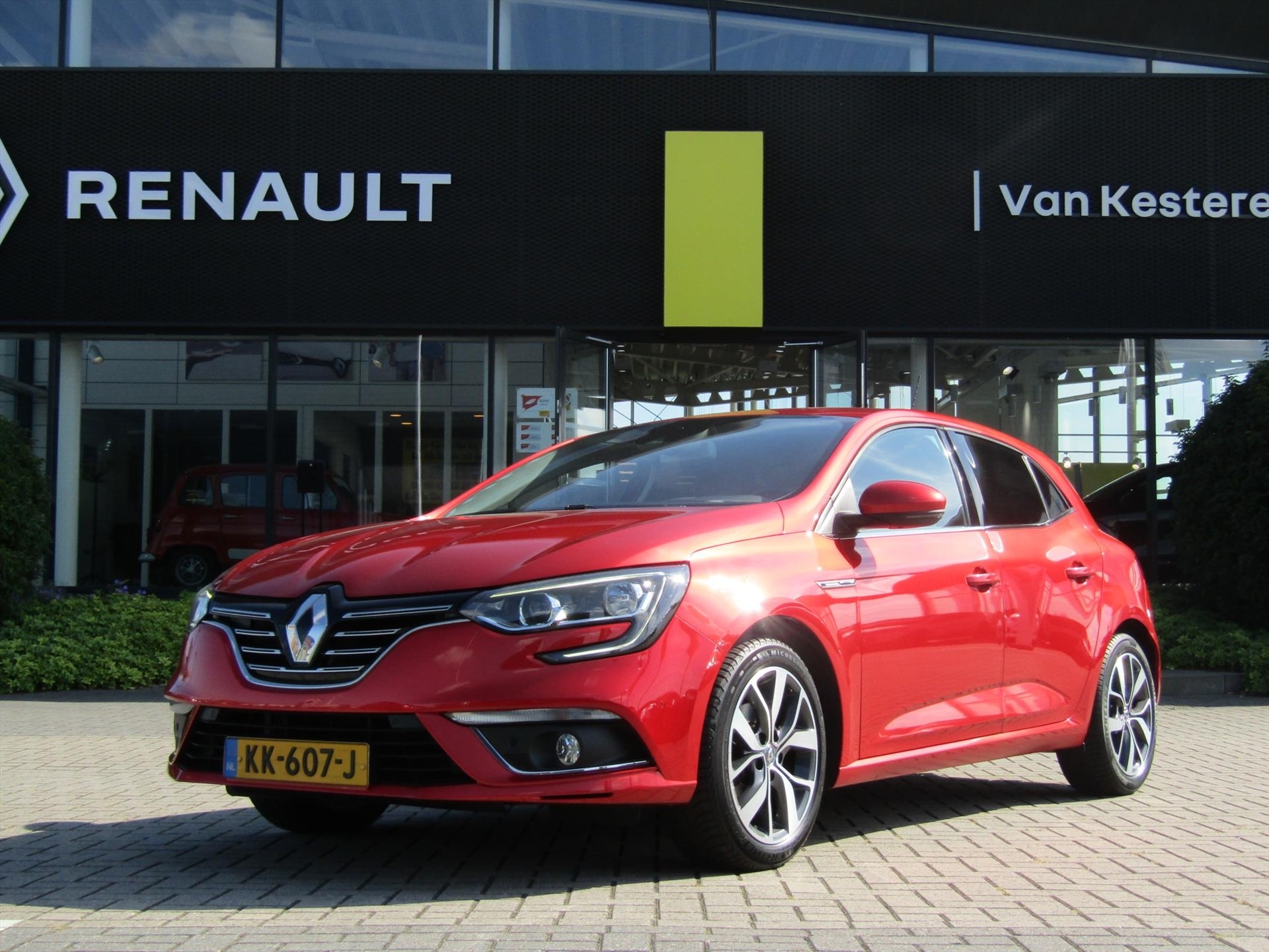 RENAULT Megane TCe 130pk Bose / Trekhaak / Navigatie / Camera / Compleet dealer O.H