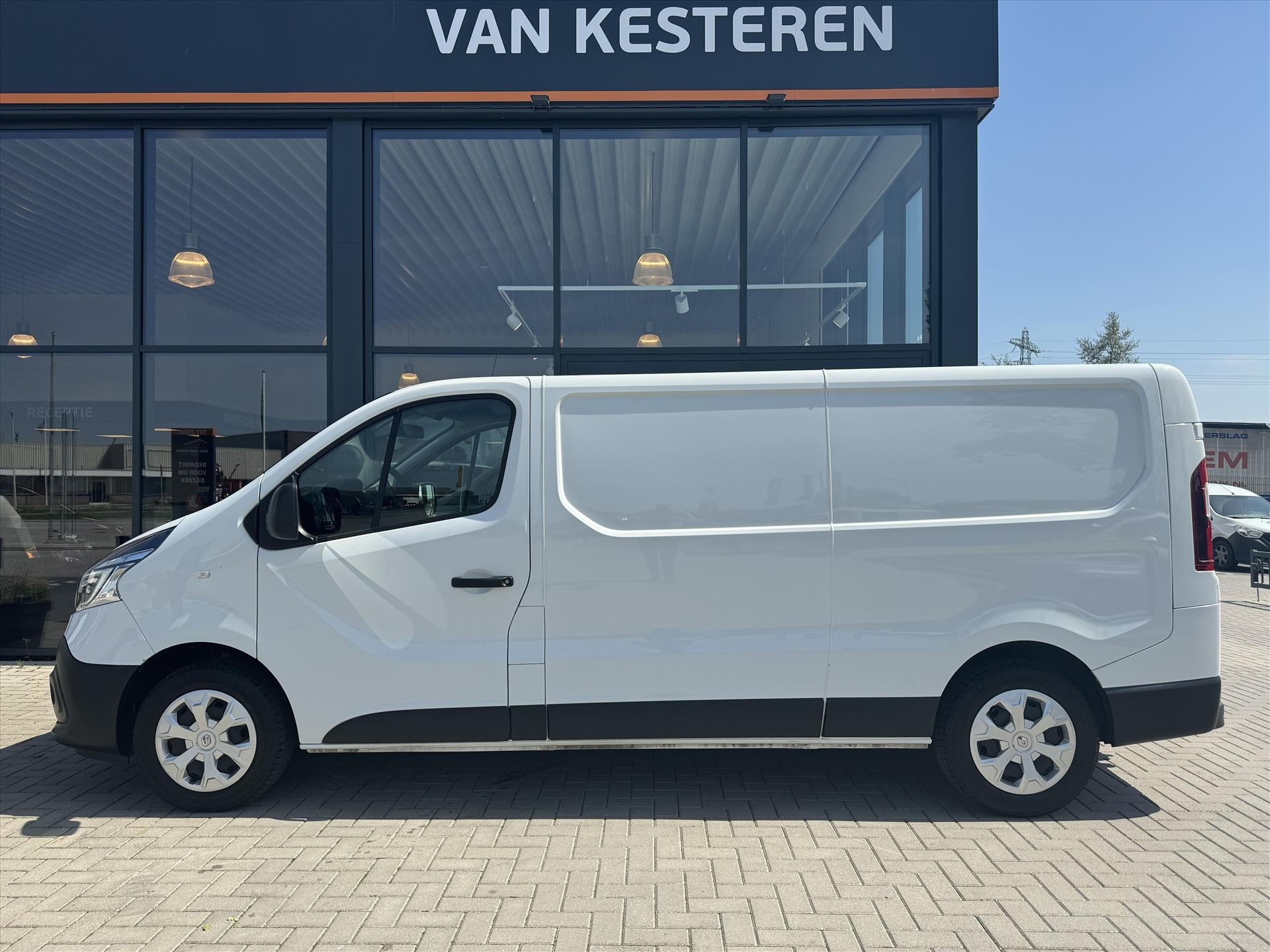 RENAULT Trafic 2.0 Energy dCi 120pk L2H1 T29 Work Edition / Navigatie / Camera / Trekhaak