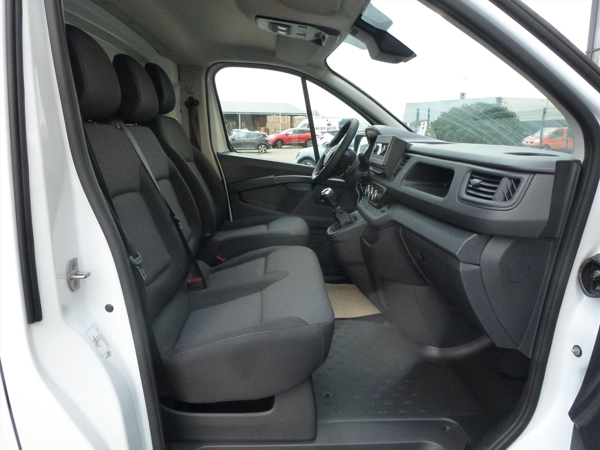 Renault Trafic GB 2.0 Blue dCi 110pk L1H1 Comfort / Parkeersensoren / Laadruimte voorzien van wanden en vloer